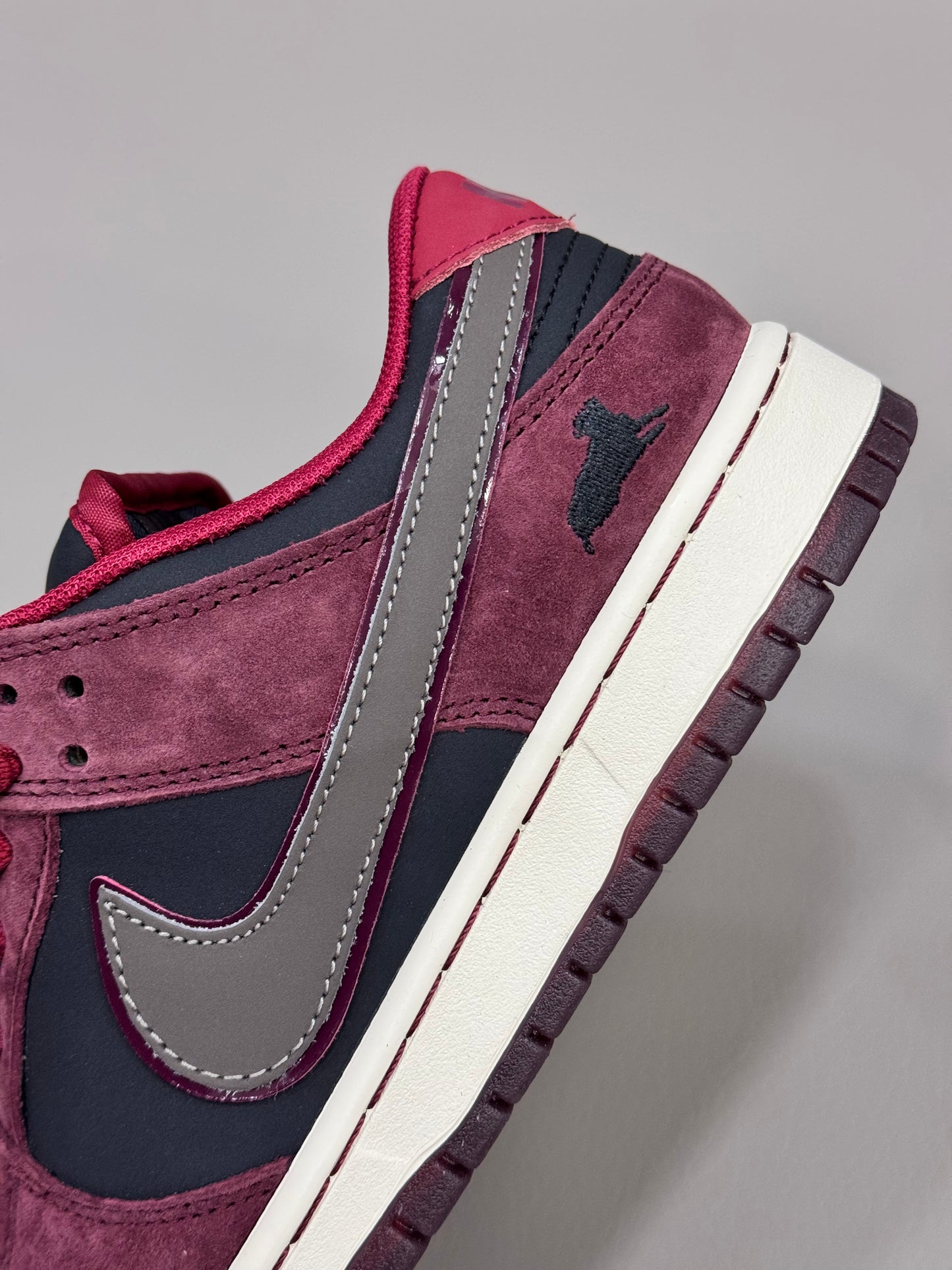 Nike SB Dunk Low Riot Skateshop