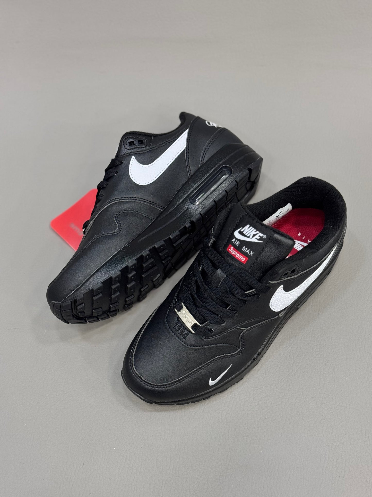 Nike Air Max 1 x Supreme