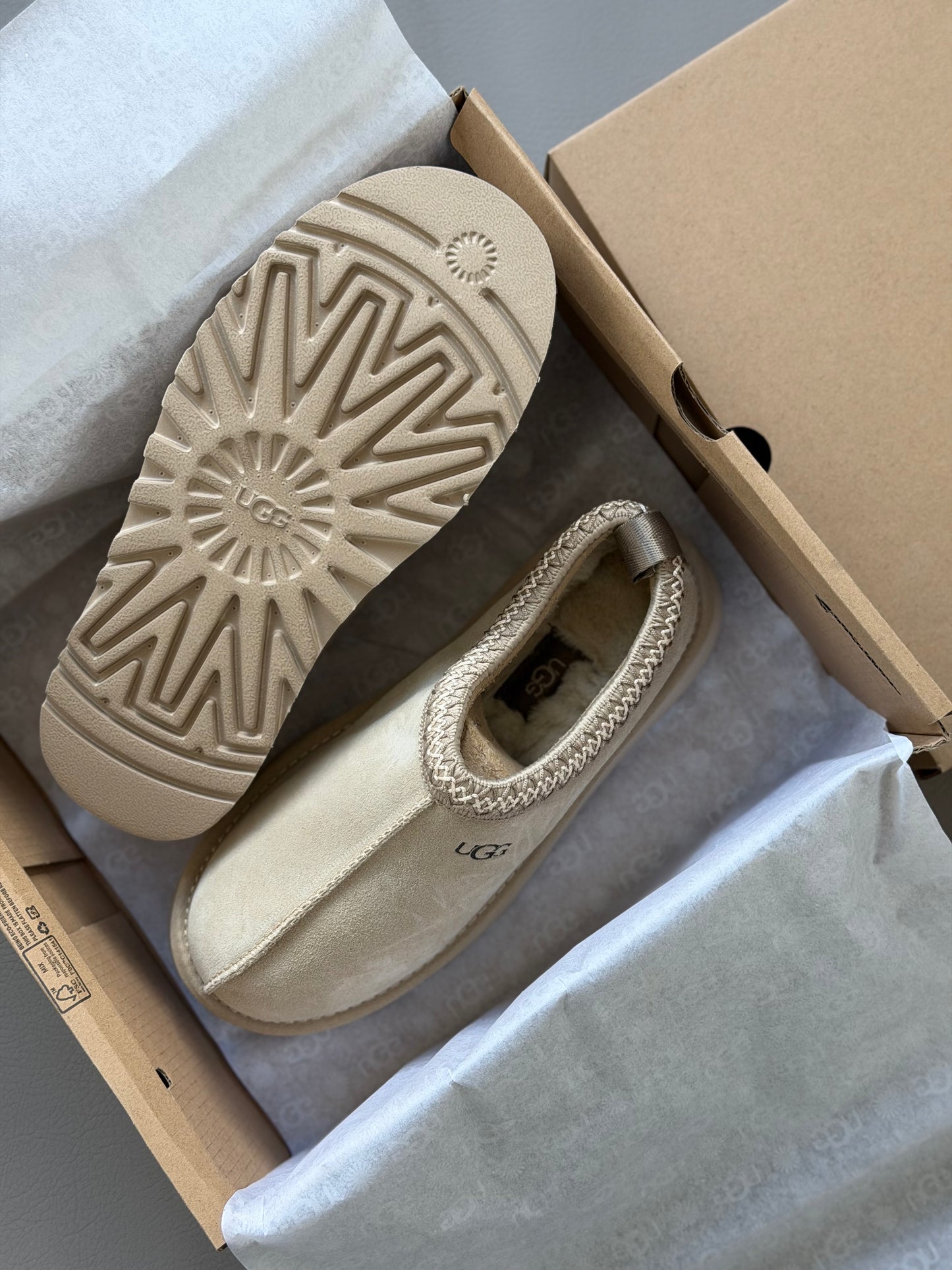 UGG