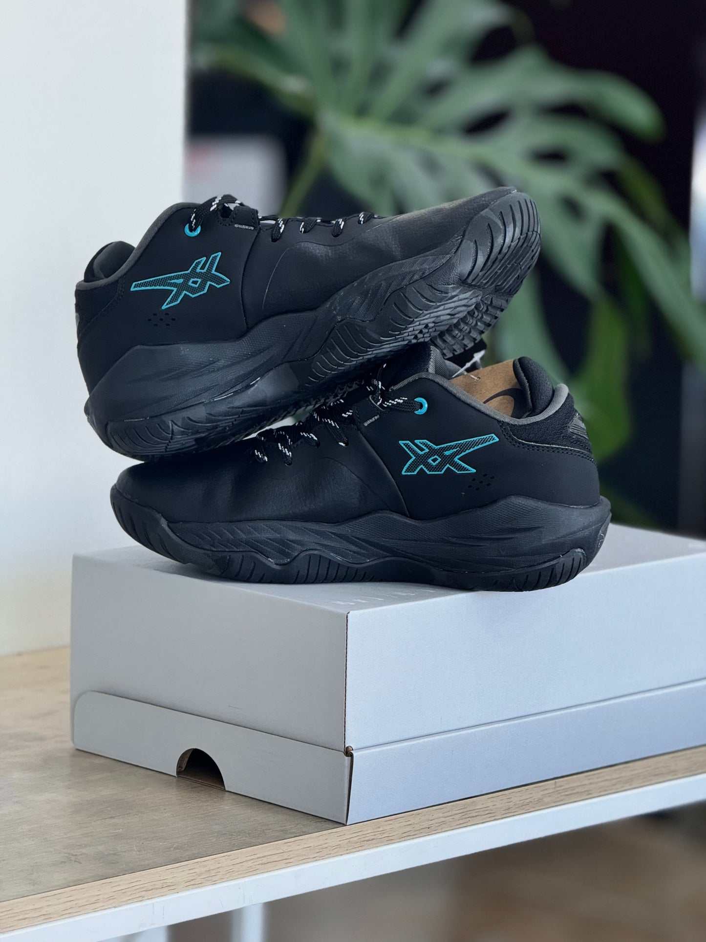 Asics Nova Surge