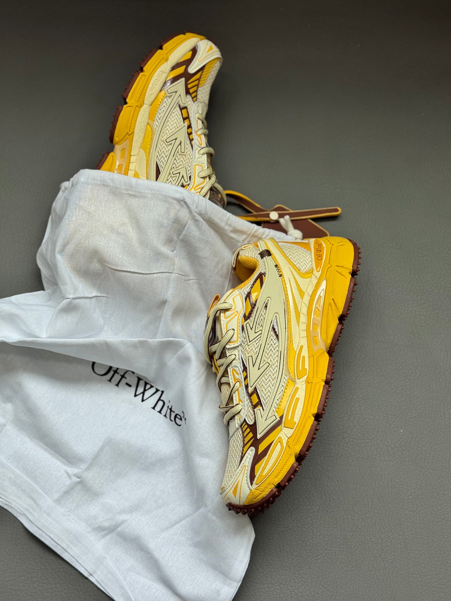 Off White Be Right Back