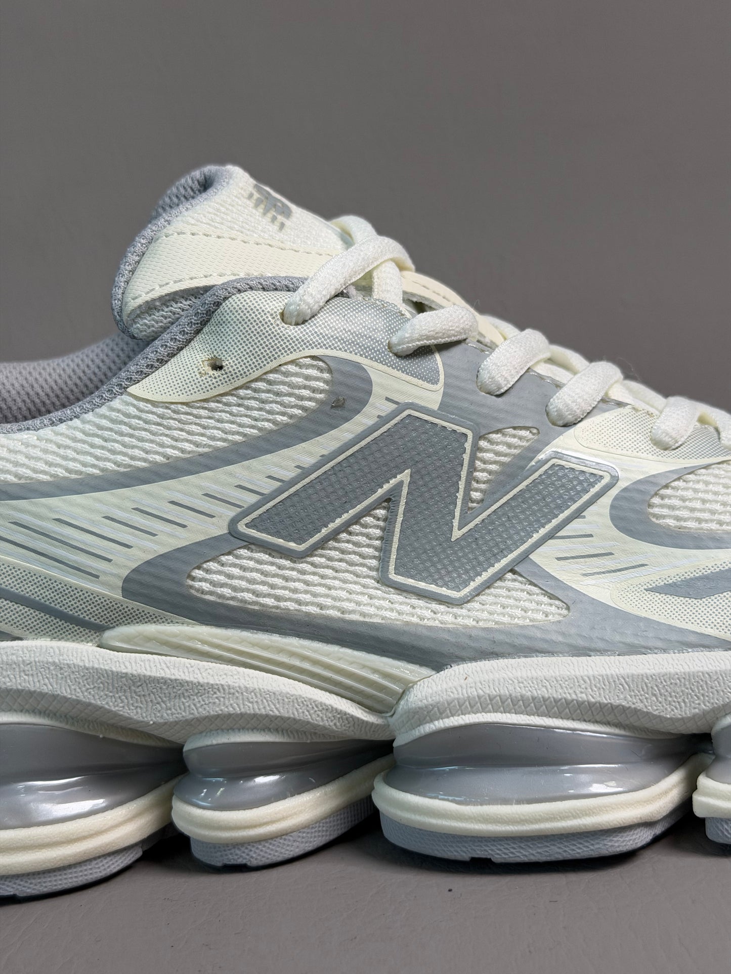 New Balance 2000
