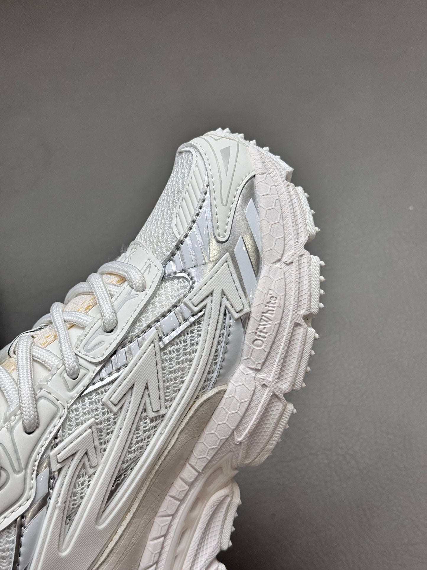 Off White Be Right Back