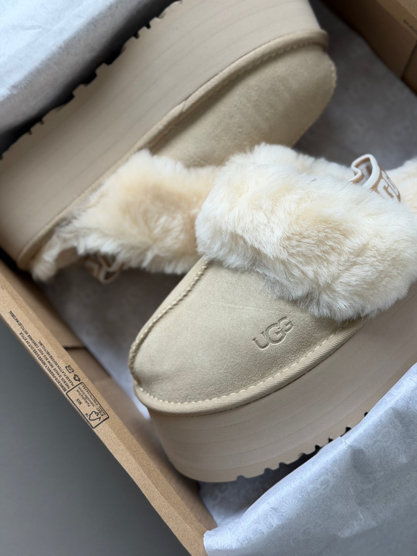 UGG