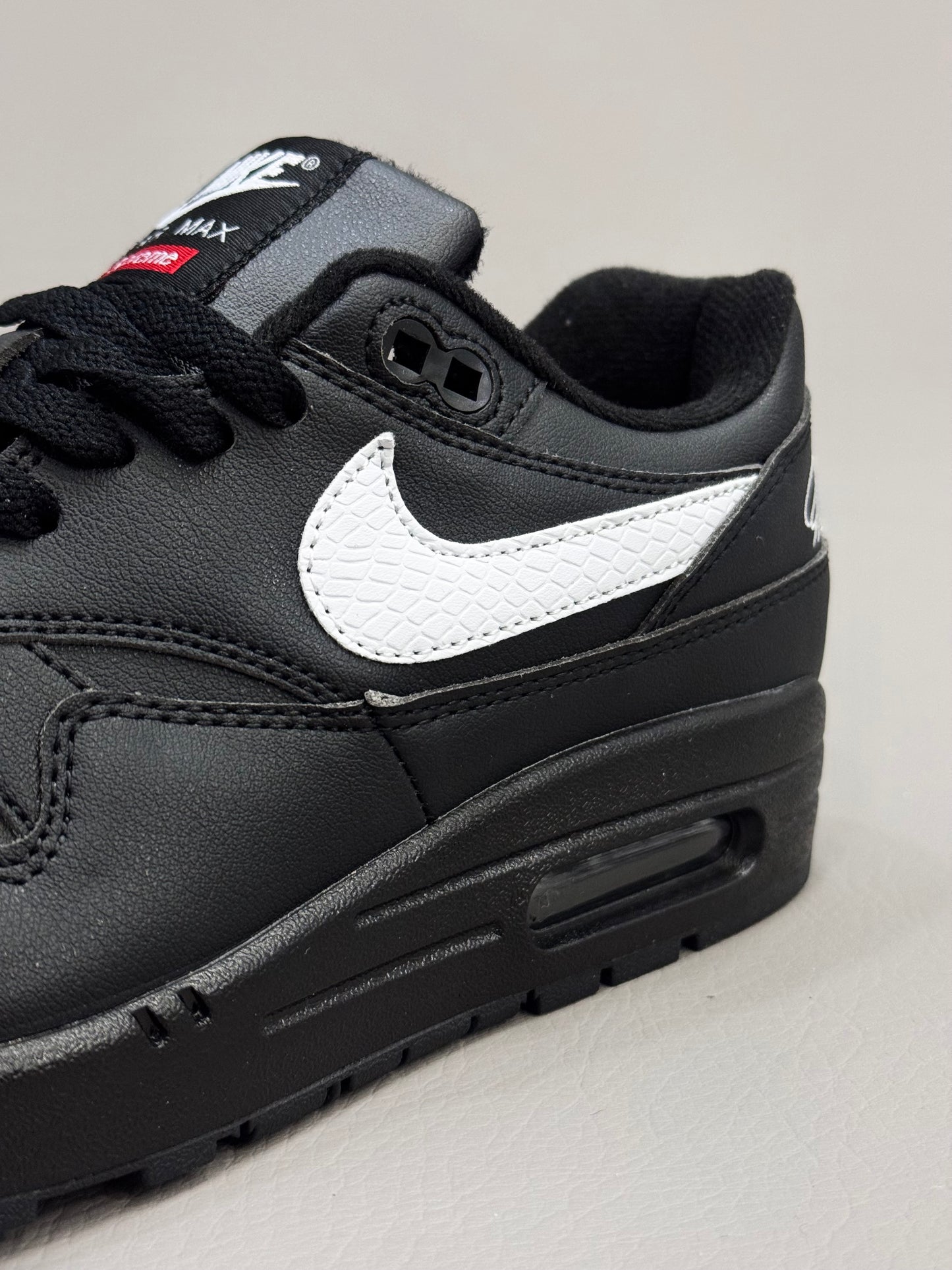Nike Air Max 1 x Supreme