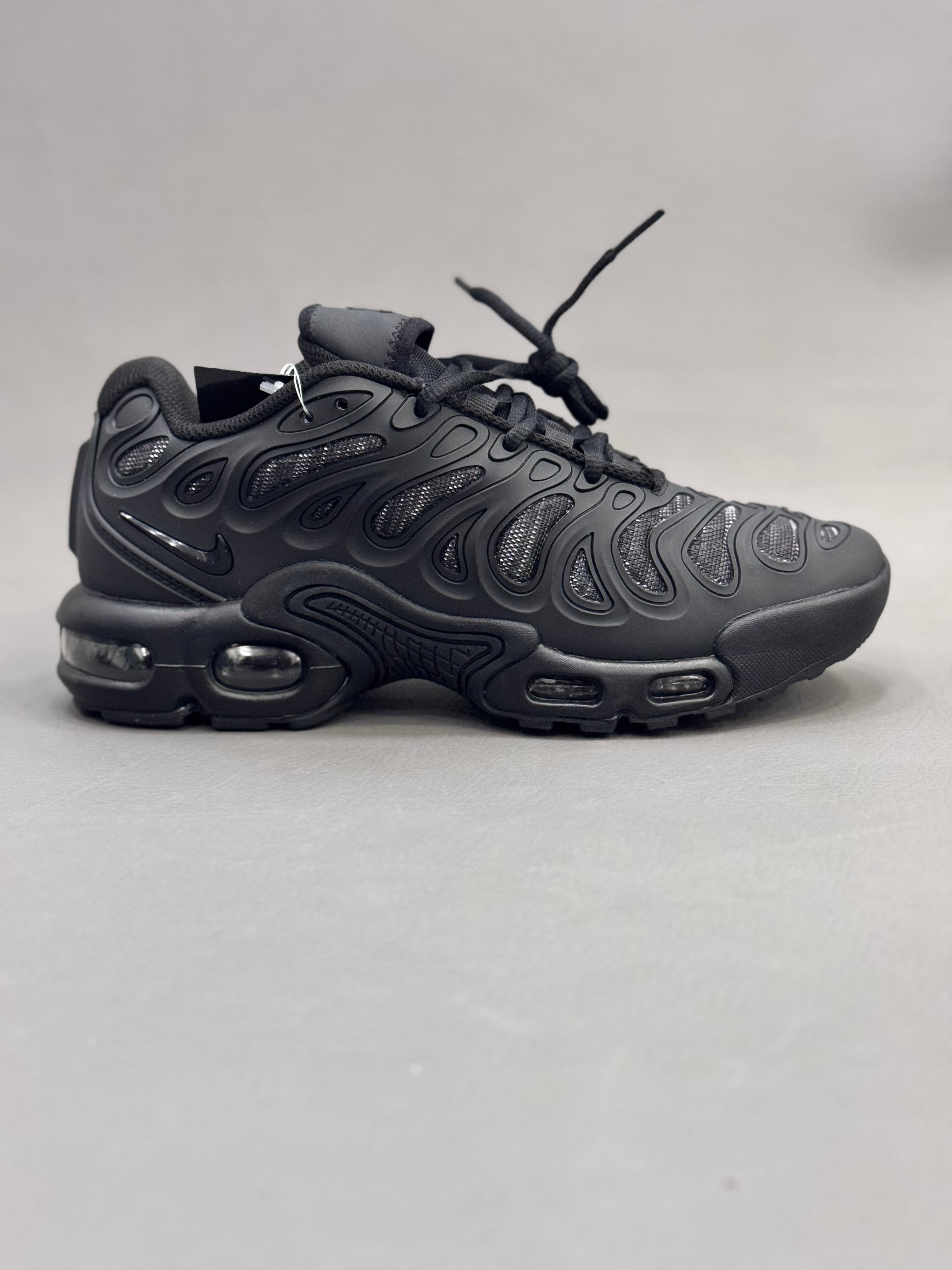 Nike Air Max Plus LOCKERSTREET