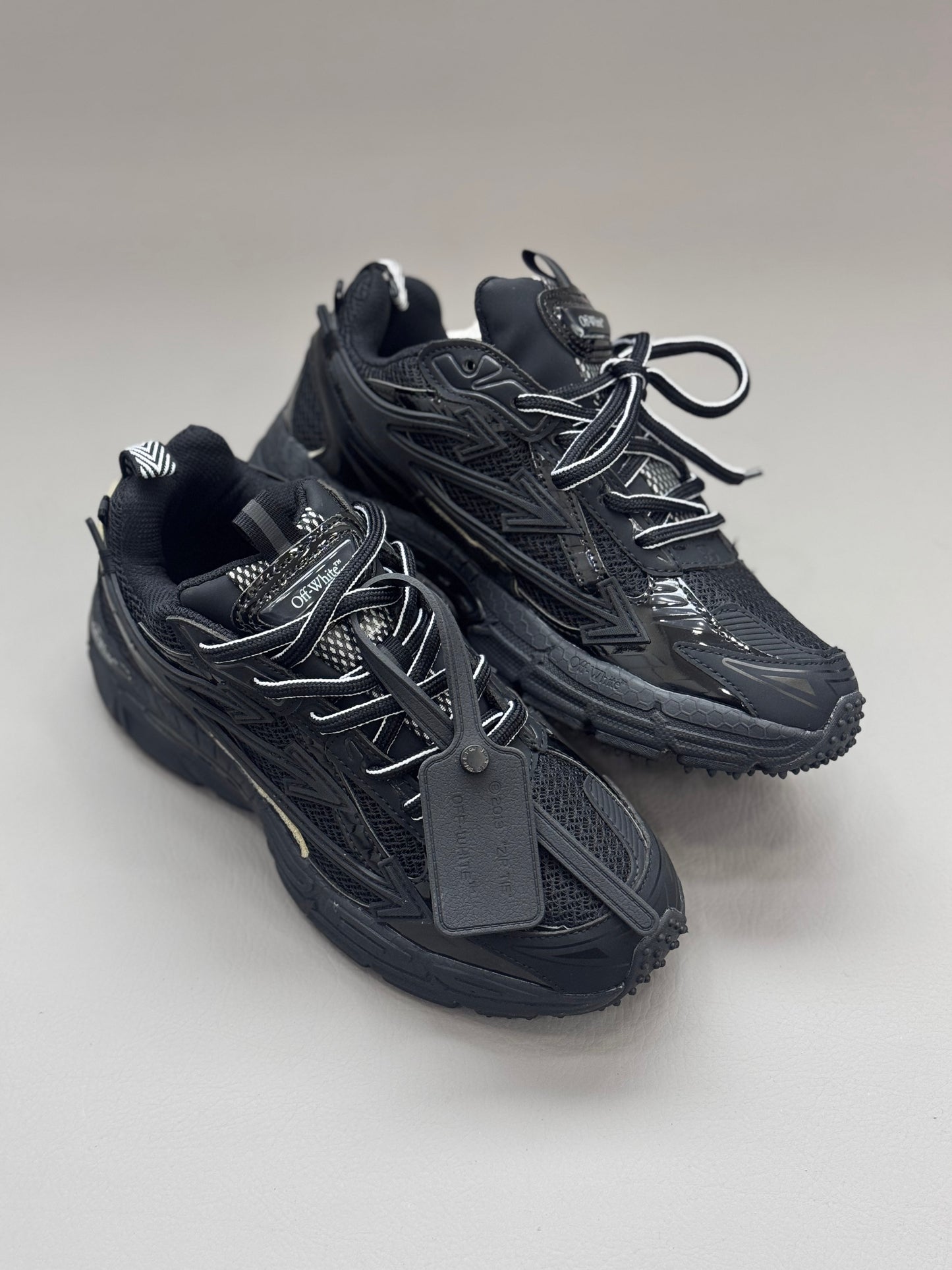 OFF WHITE Be Right Back B