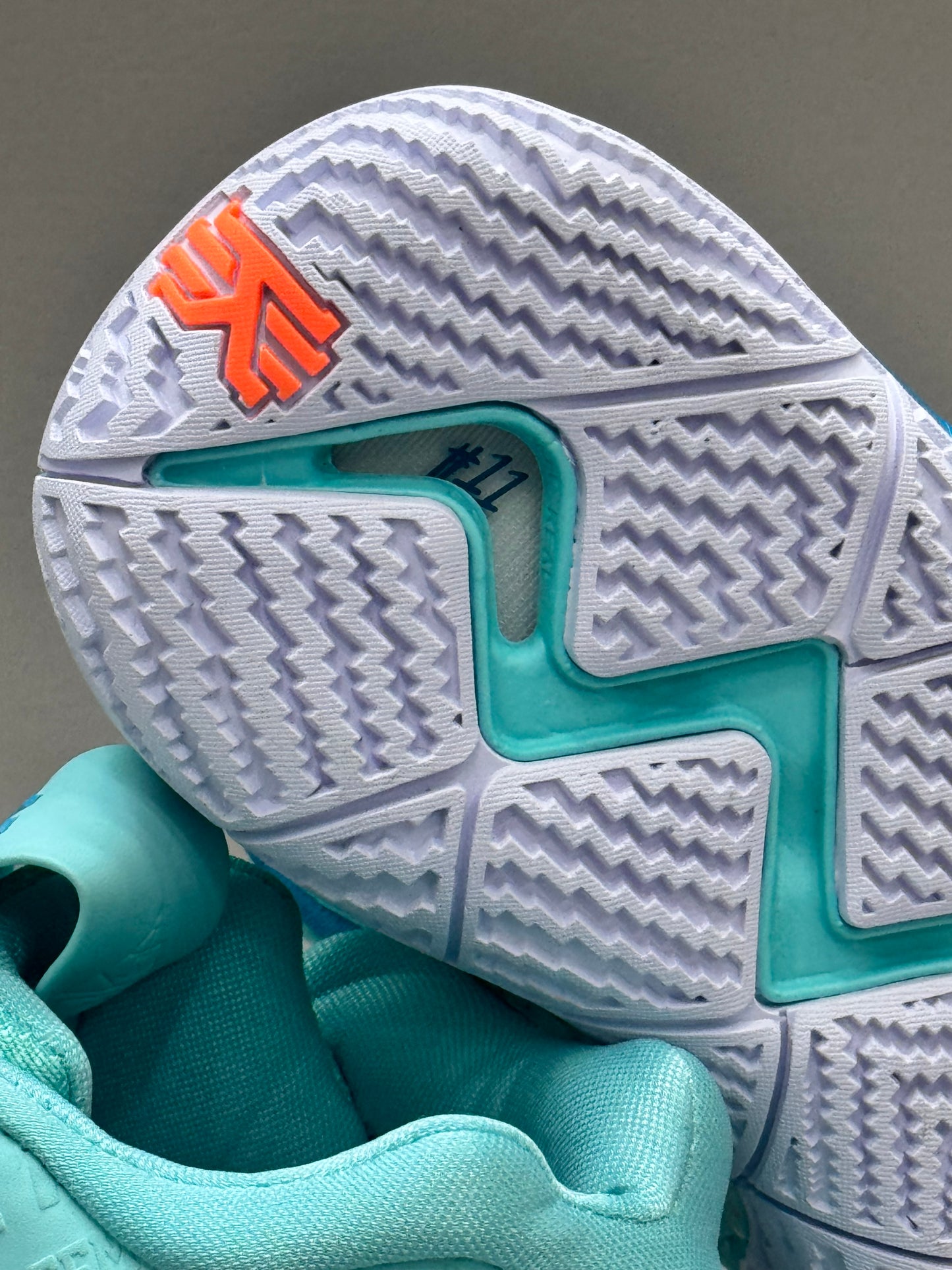 Nike Kyrie 4 Power F