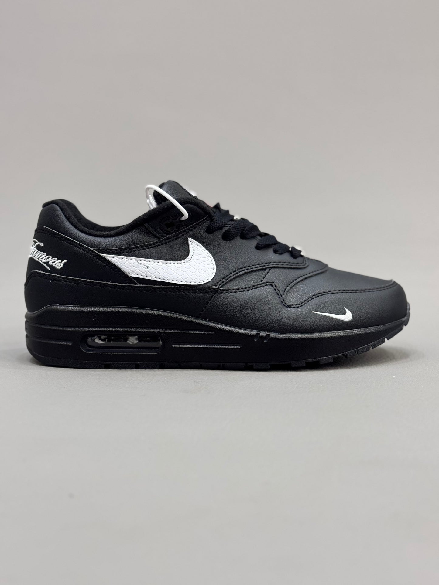 Nike Air Max 1 x Supreme