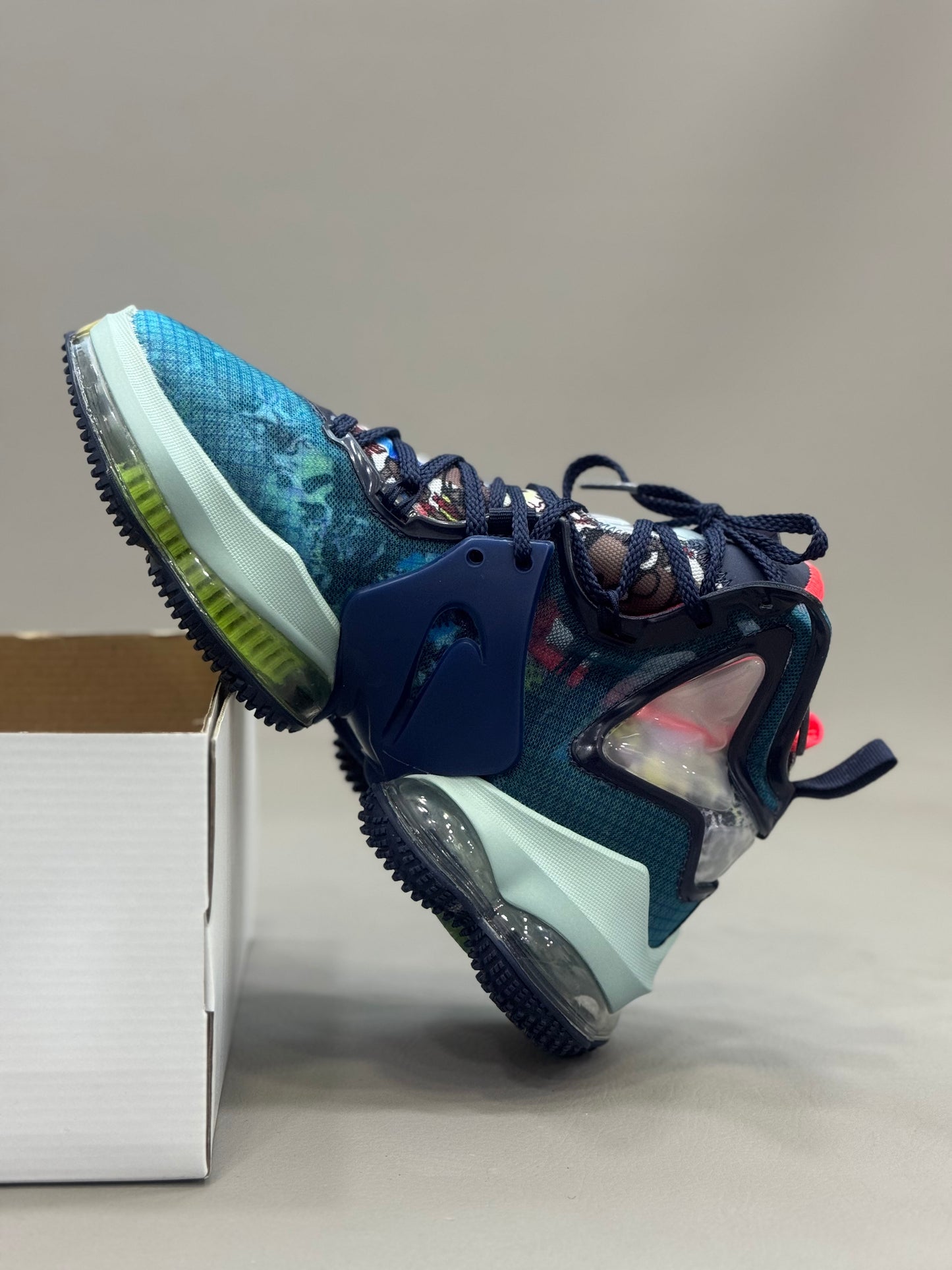 Nike LeBron 19 Fast Food Dutch
