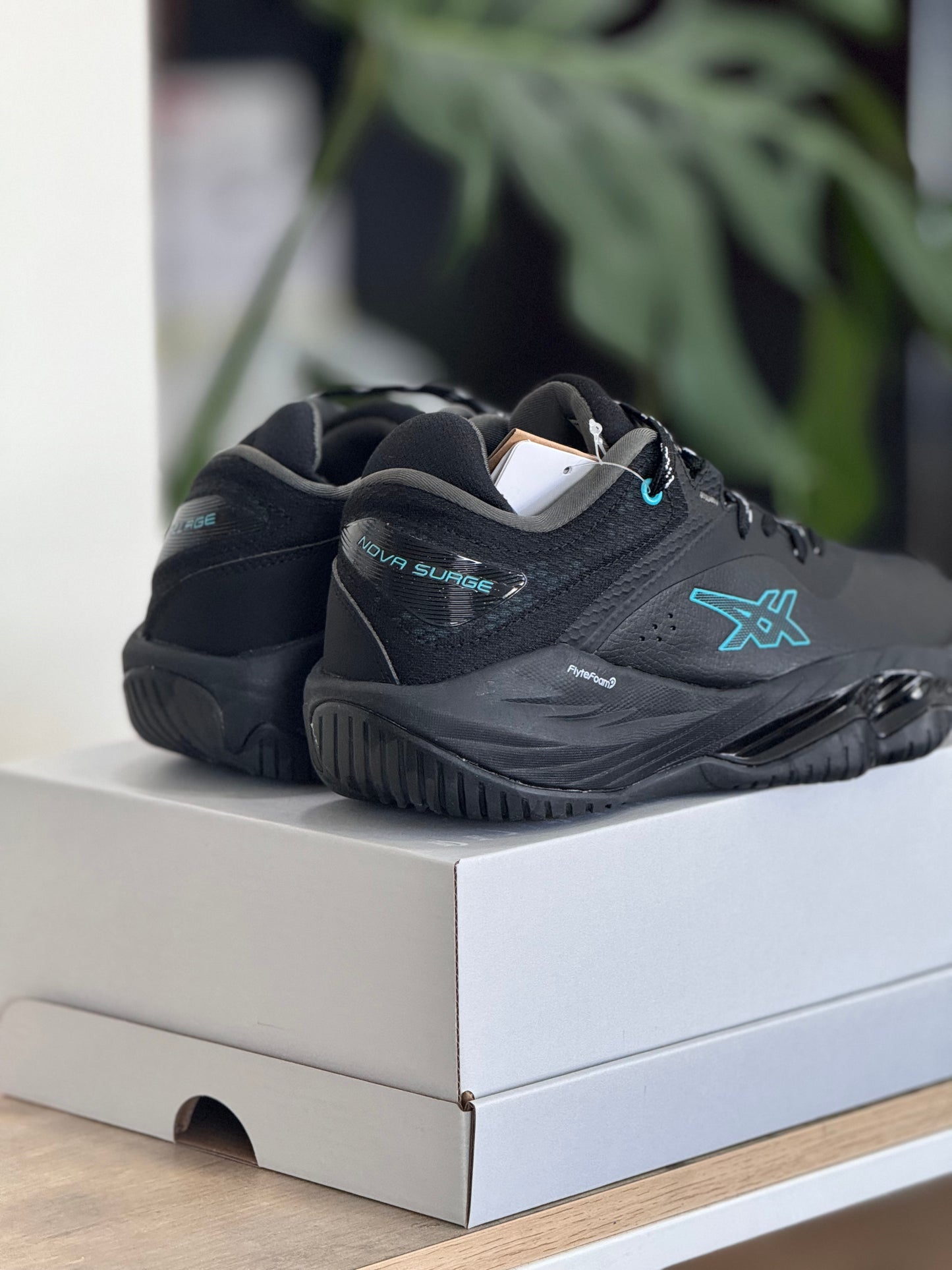 Asics Nova Surge