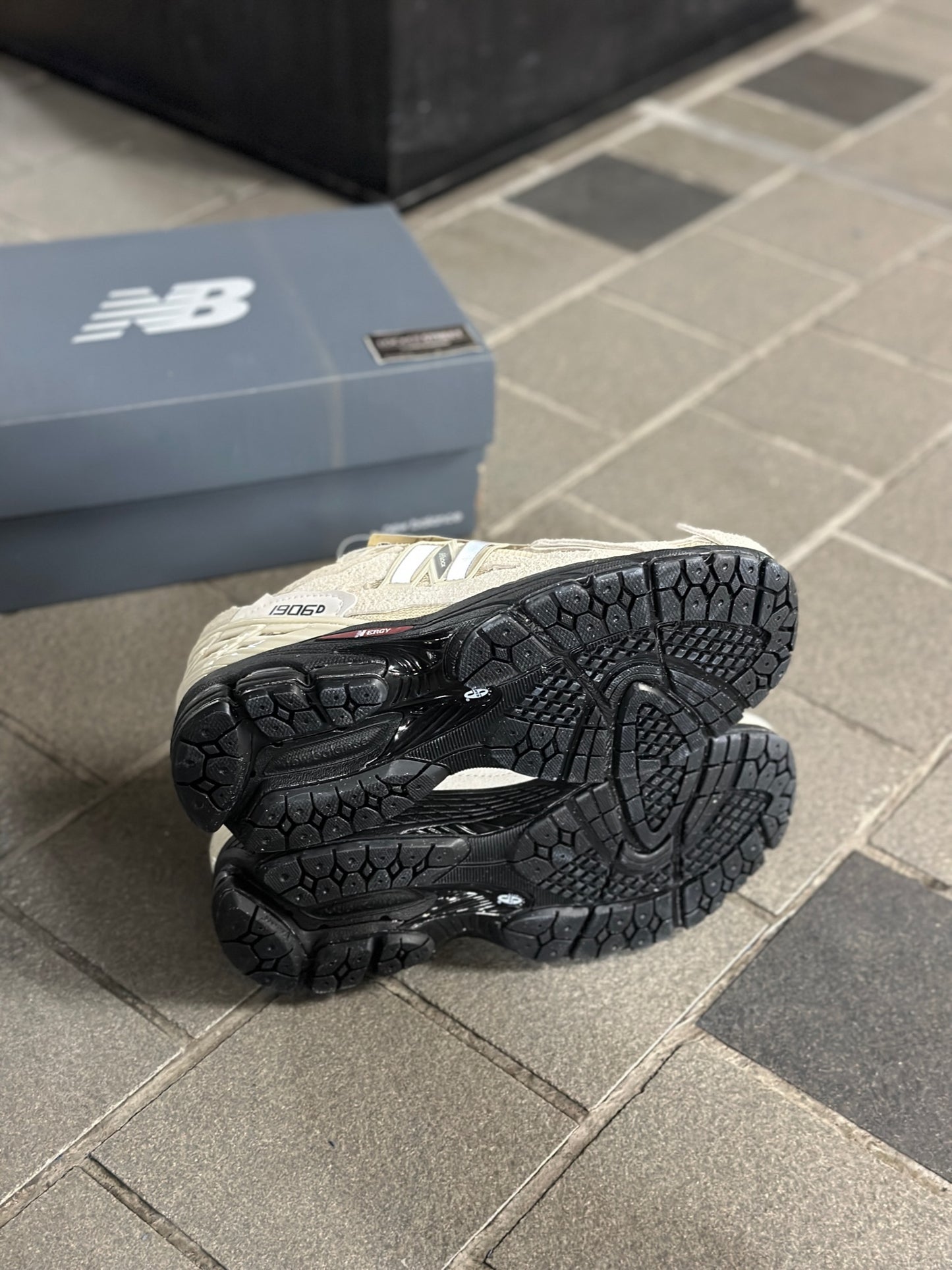 New Balance 1906 R