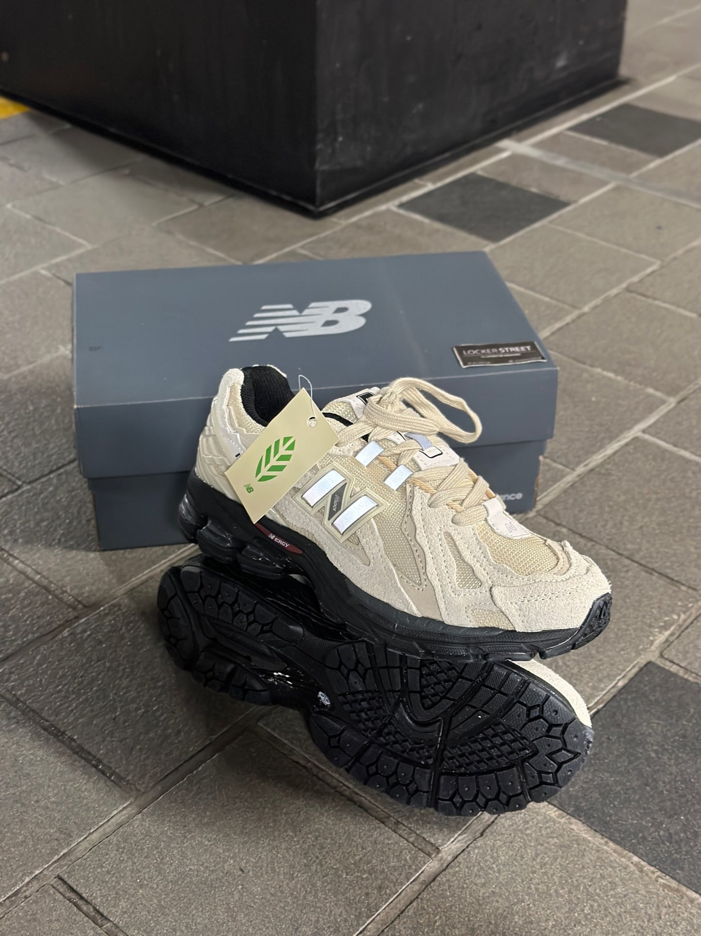 New Balance 1906 R