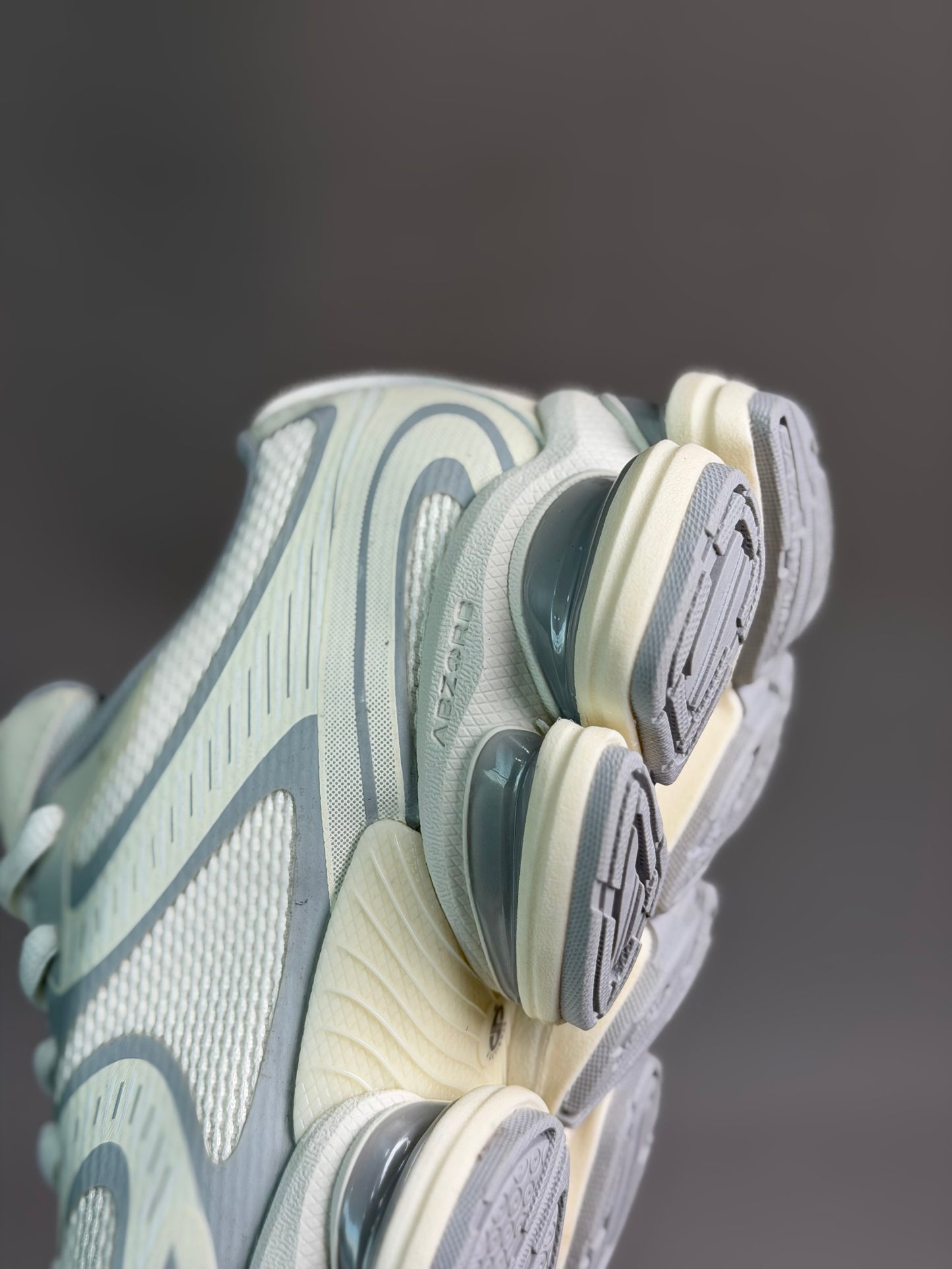 New Balance 2000