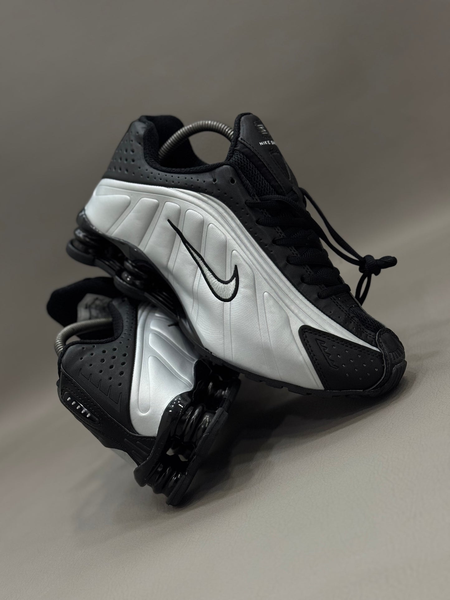 Nike Shox R4