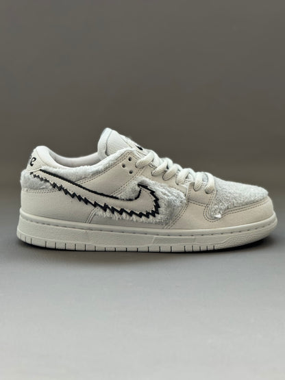 Nike SB Dunk Low Grateful Deat