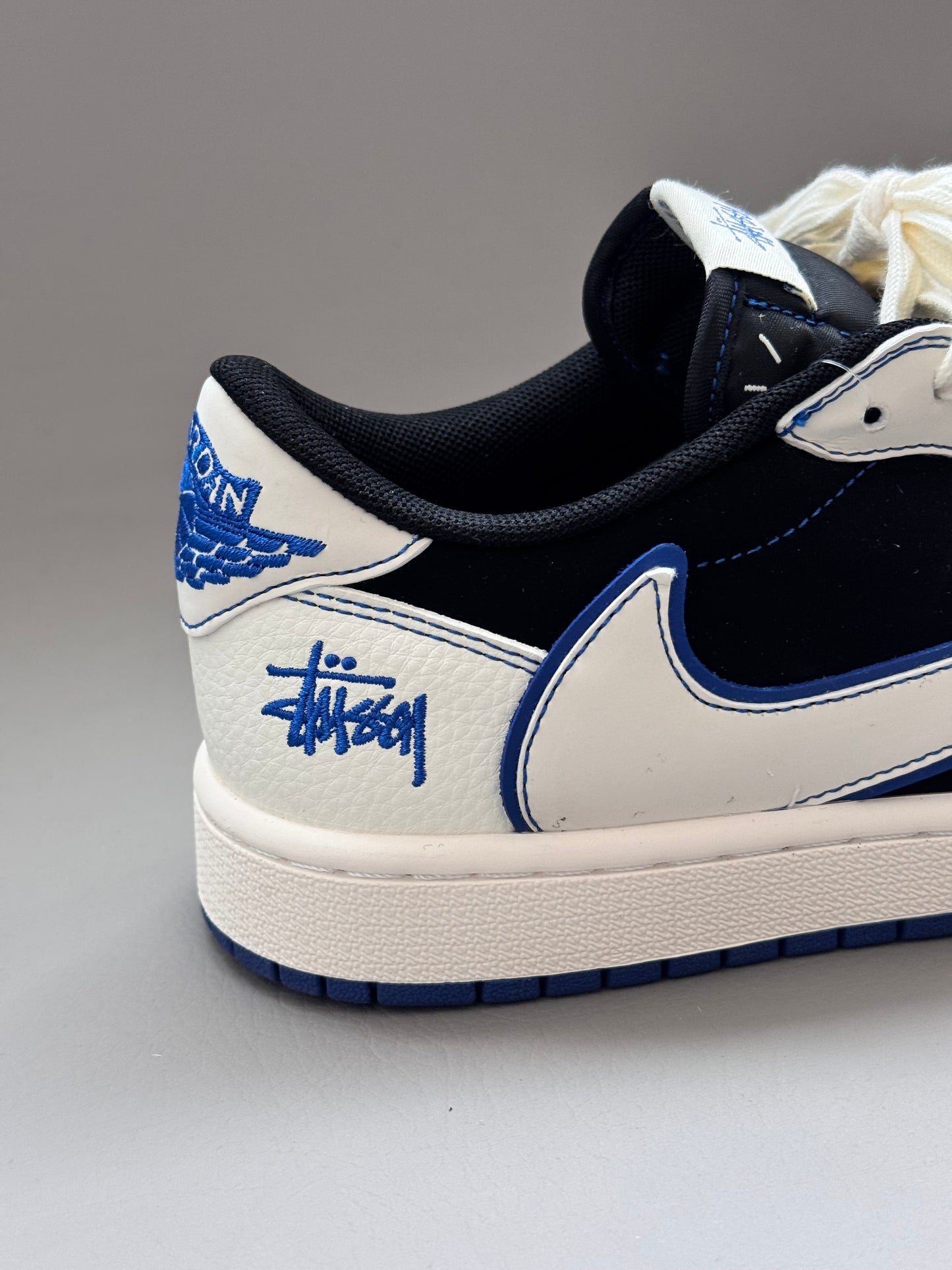 Air Jordan 1 Low