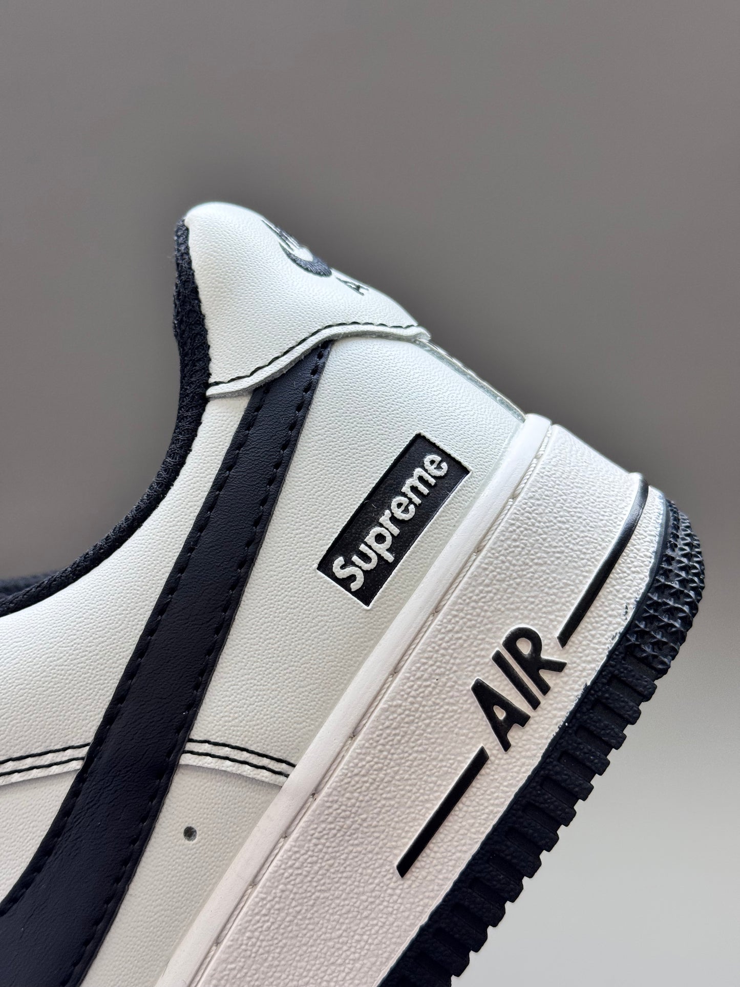 Nike Air Force 1 x Supreme
