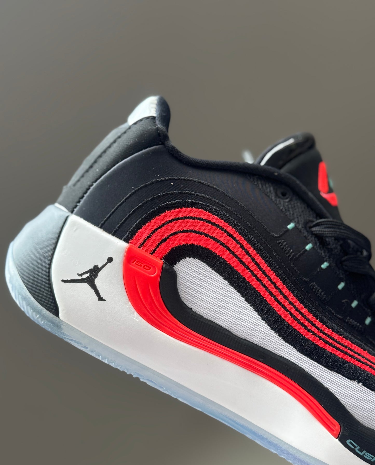 Jordan Luka 4