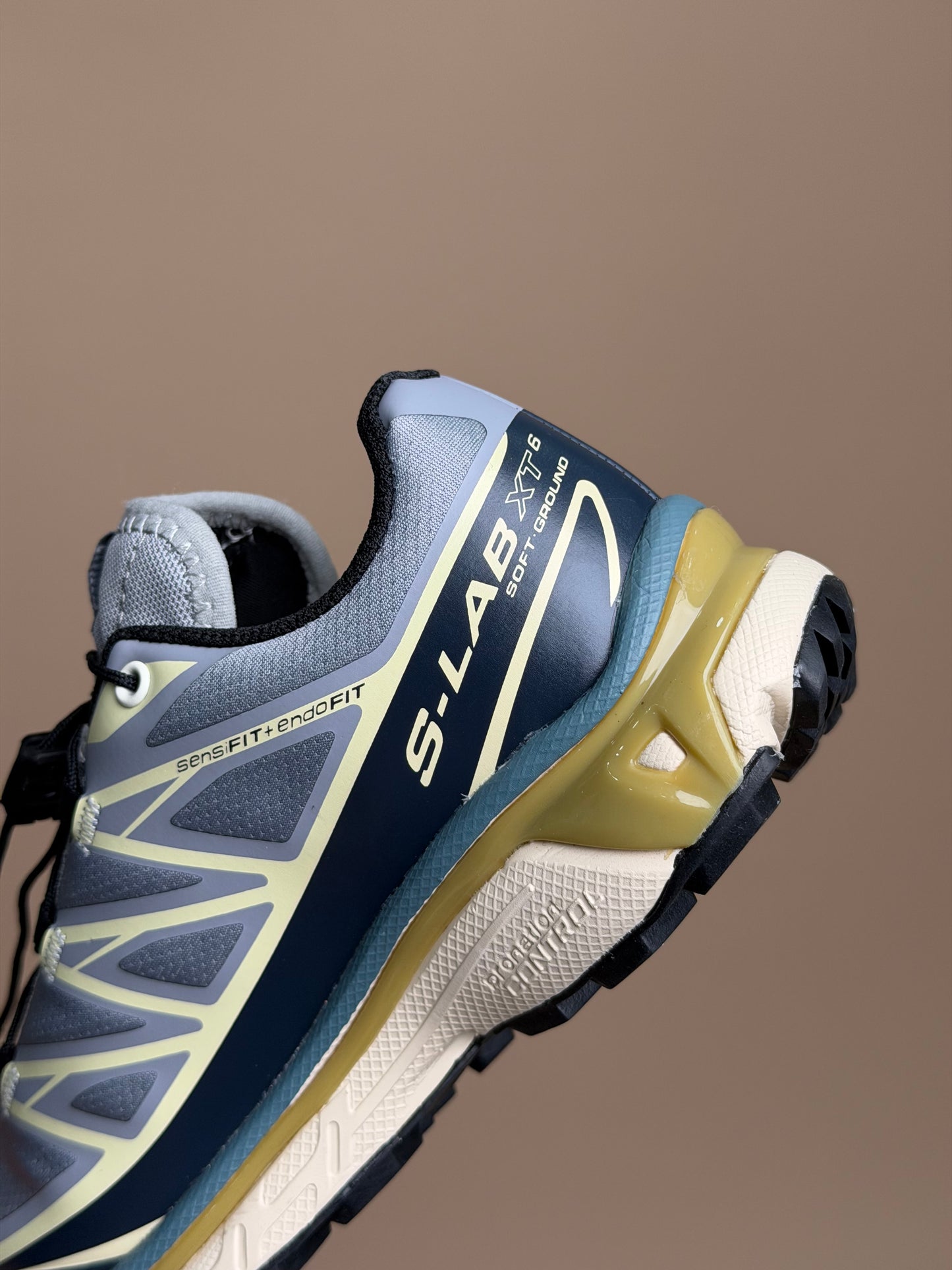 Salomón XT-6