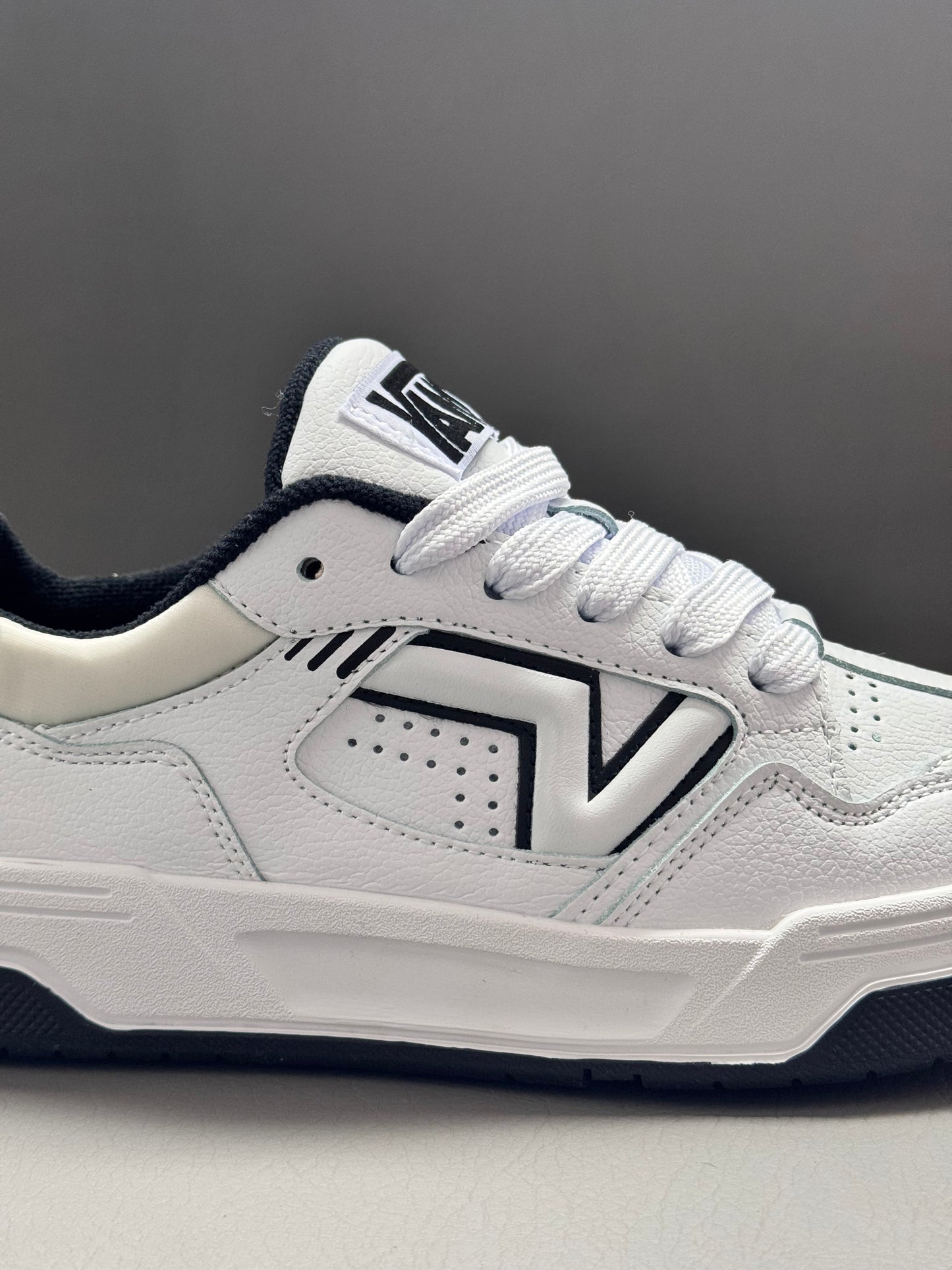 Vans Upland White Black