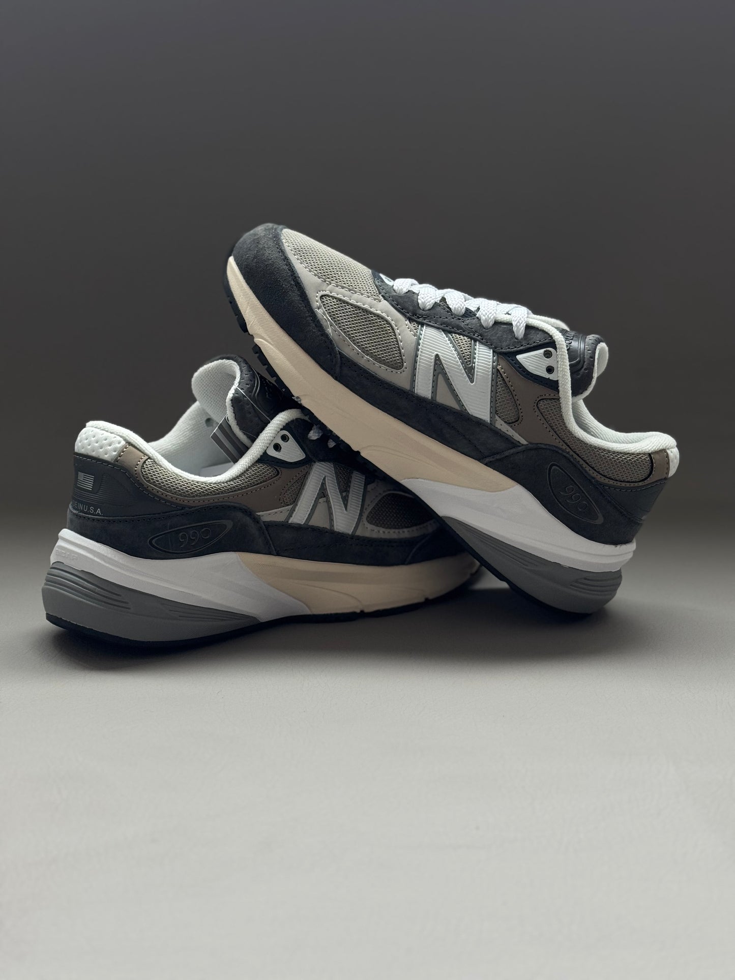 New Balance 990