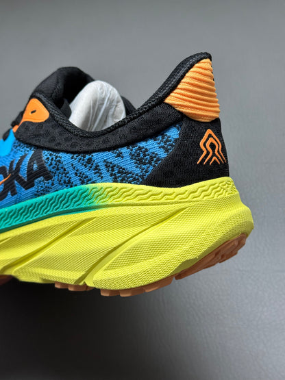 Hoka Challenger