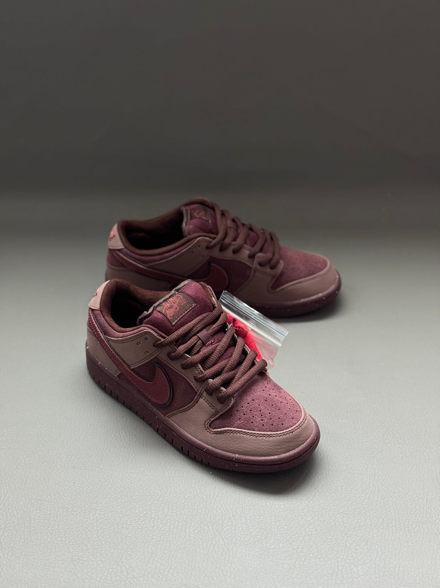 Nike SB Dunk Low The City Of Love Pack