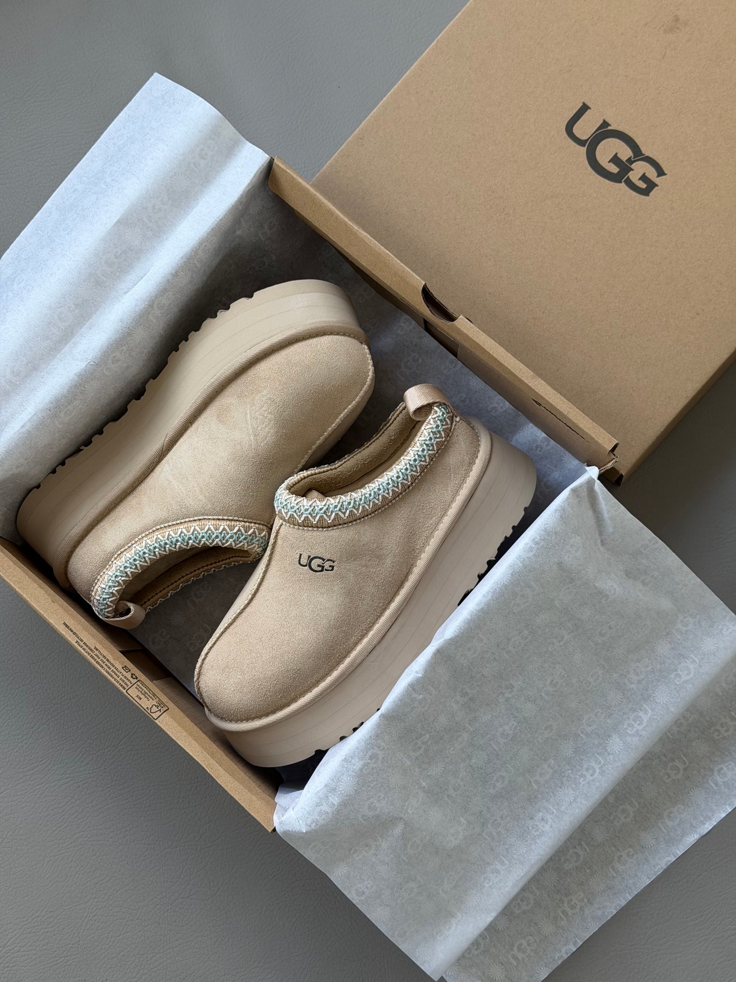UGG