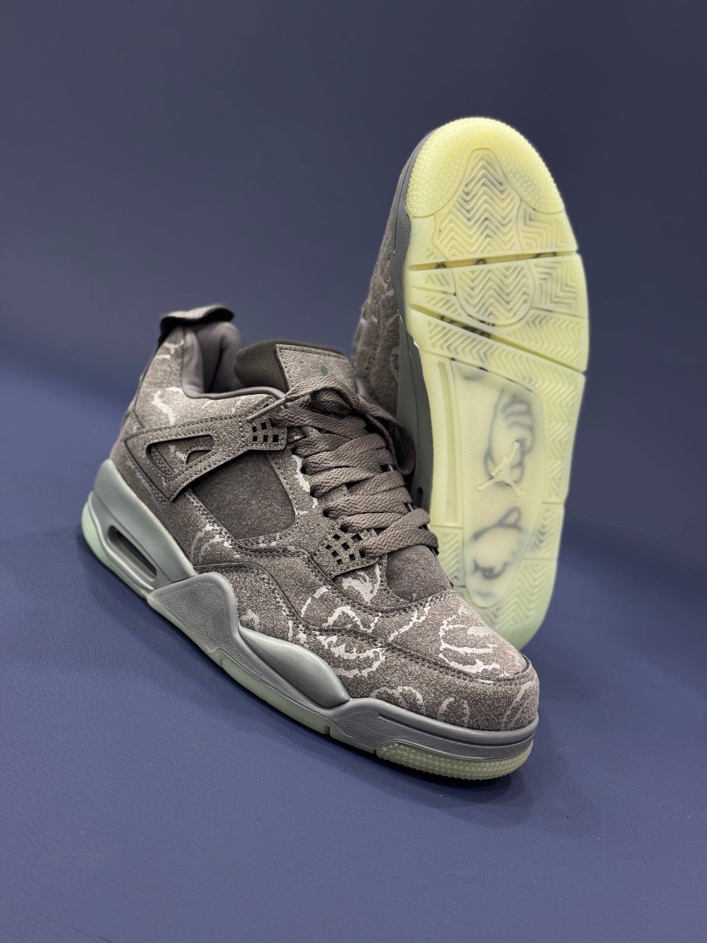Air Jordan 4 Kaws