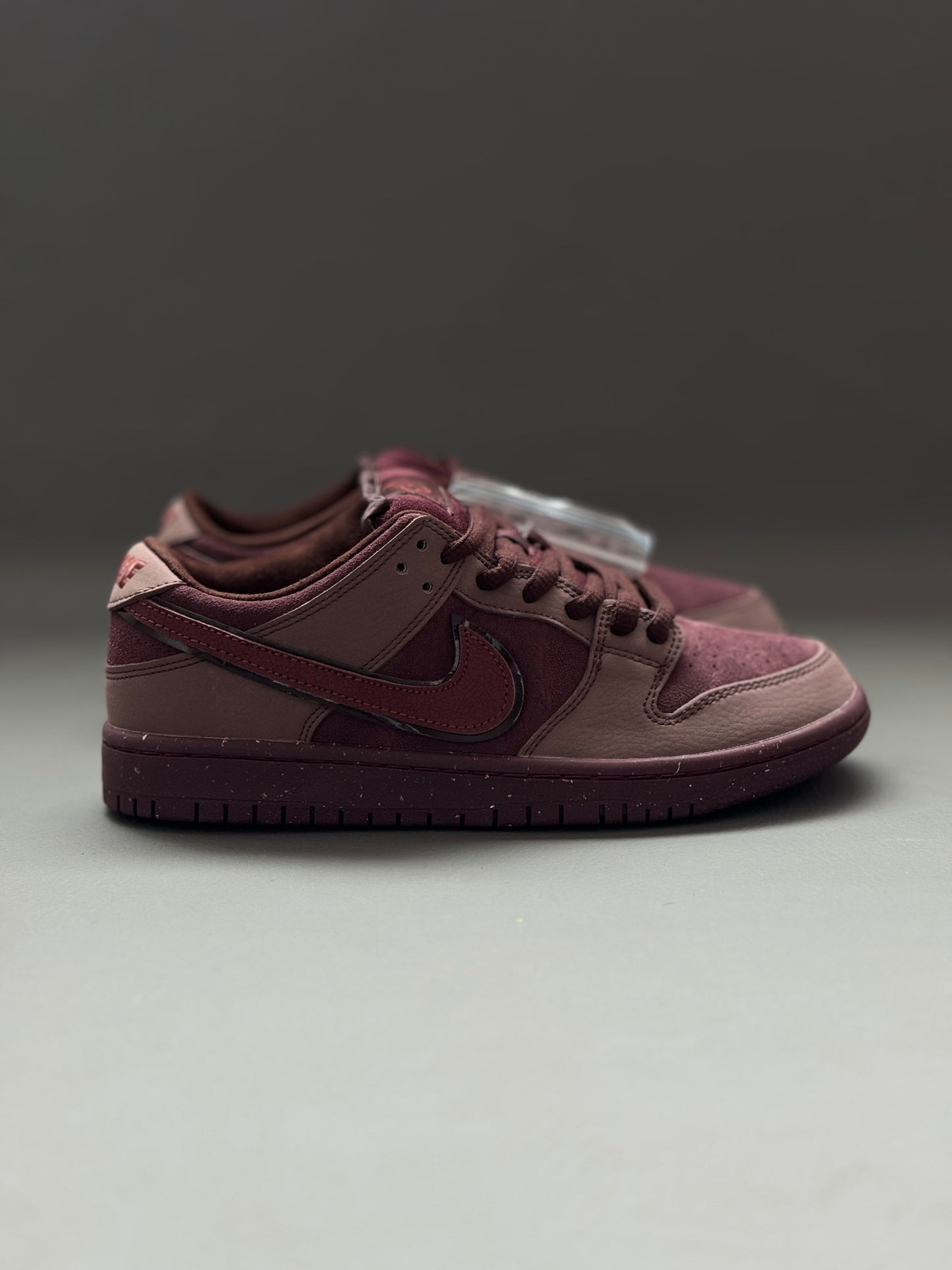 Nike SB Dunk Low The City Of Love Pack