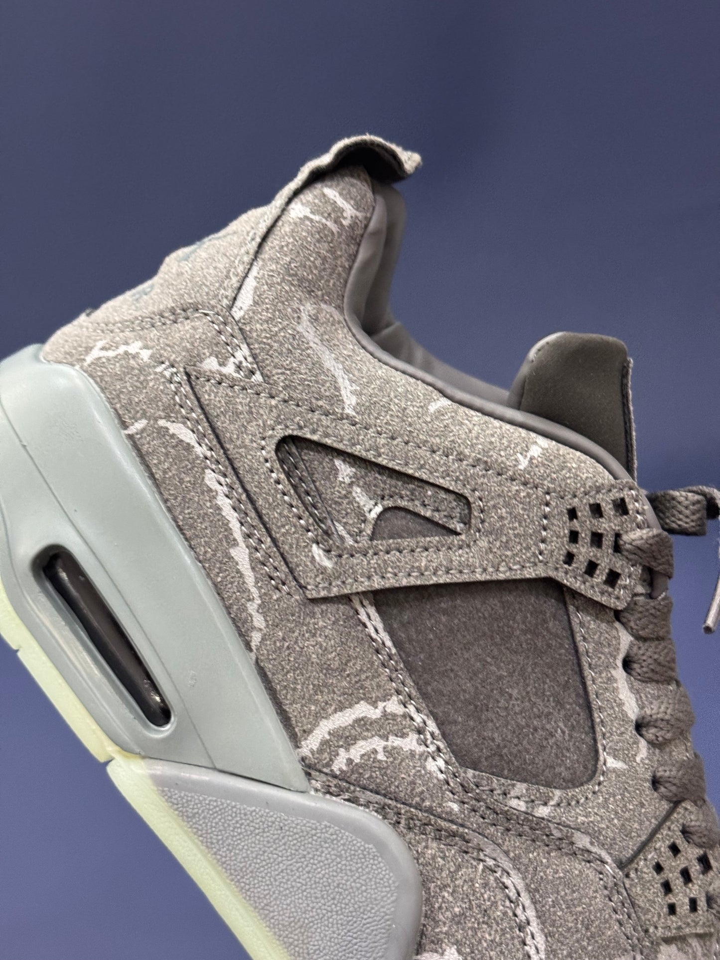 Air Jordan 4 Kaws