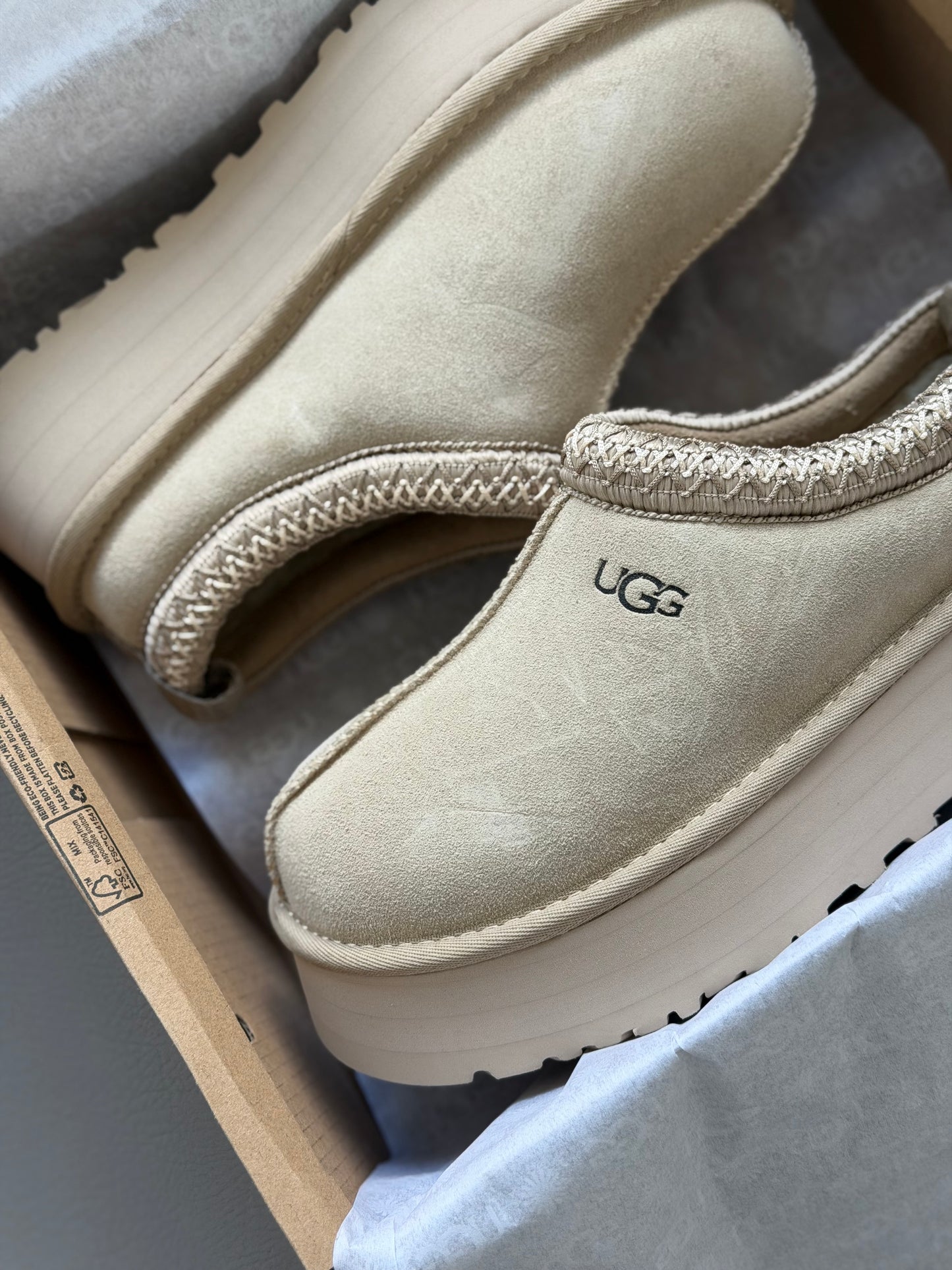 UGG