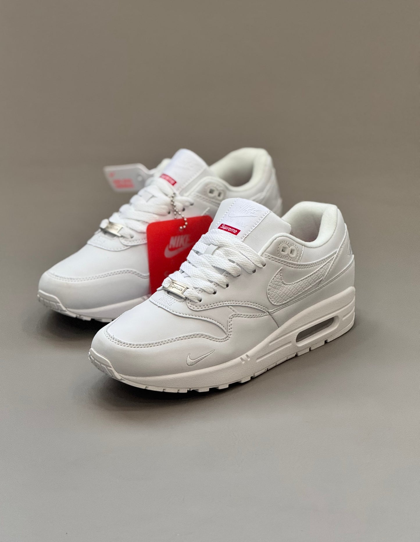 Nike Air Max 1 x Supreme