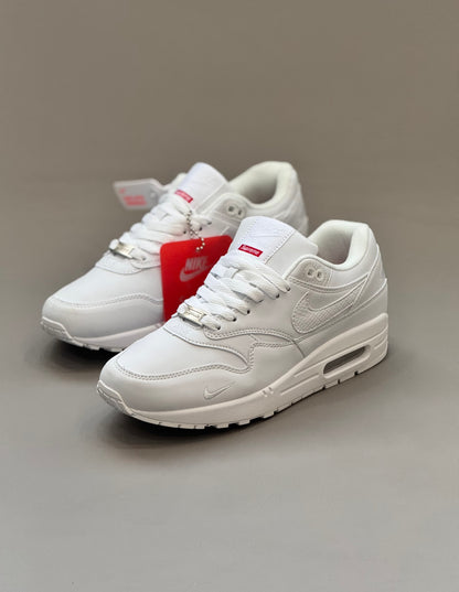 Nike Air Max 1 x Supreme