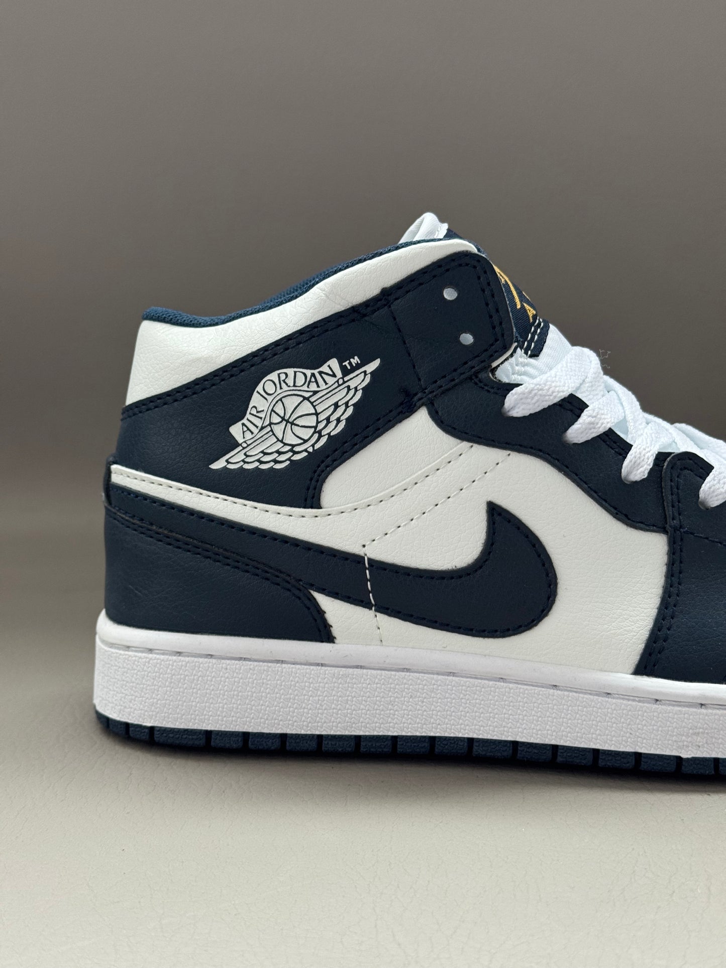 Air Jordan 1 Mid