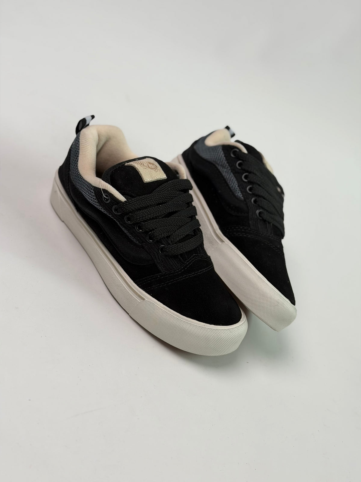 Vans Knu