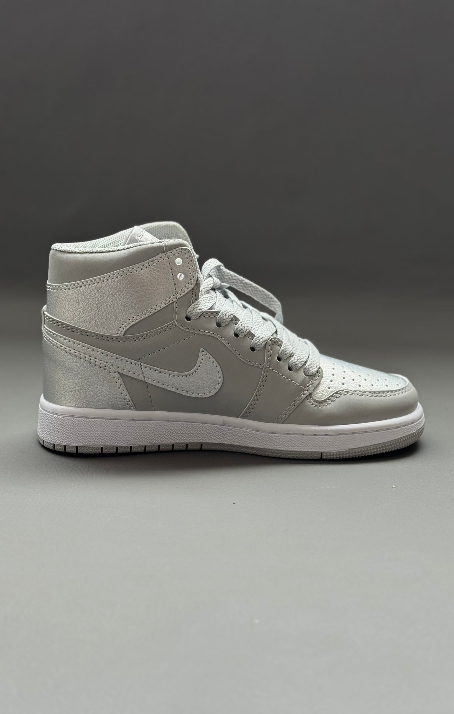 Air Jordan 1 High Metallic Silver