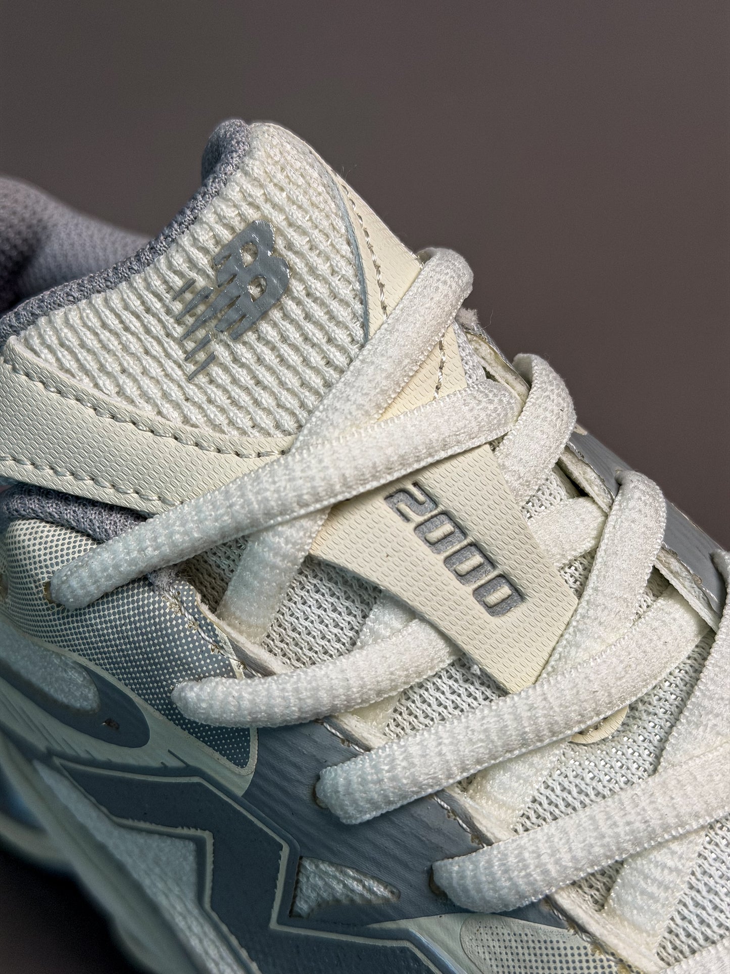 New Balance 2000