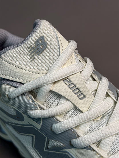 New Balance 2000