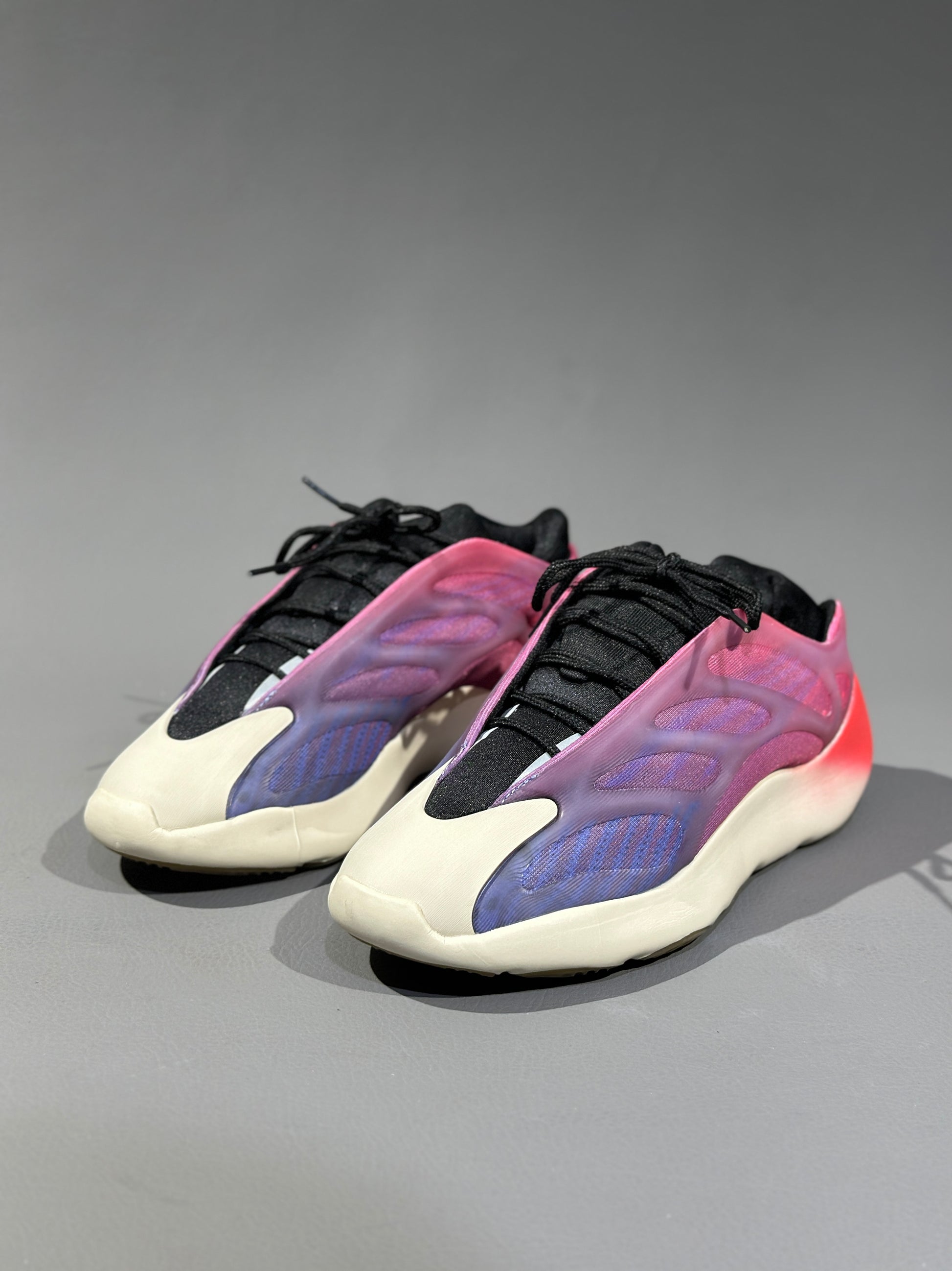 Yeezy 350 Yeezy 700 V7 YEEZY Boost 350 V2 Designer Shoes FARFETCH HK