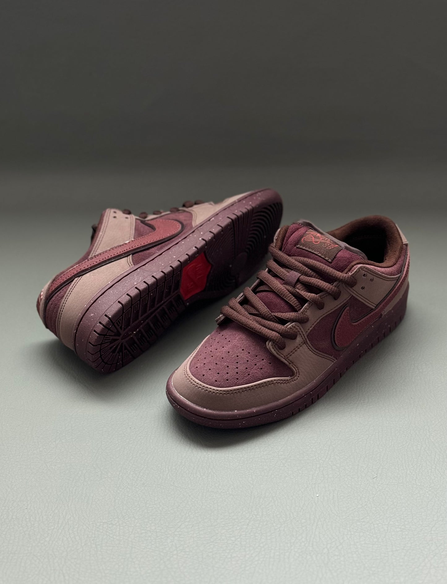 Nike SB Dunk Low The City Of Love Pack