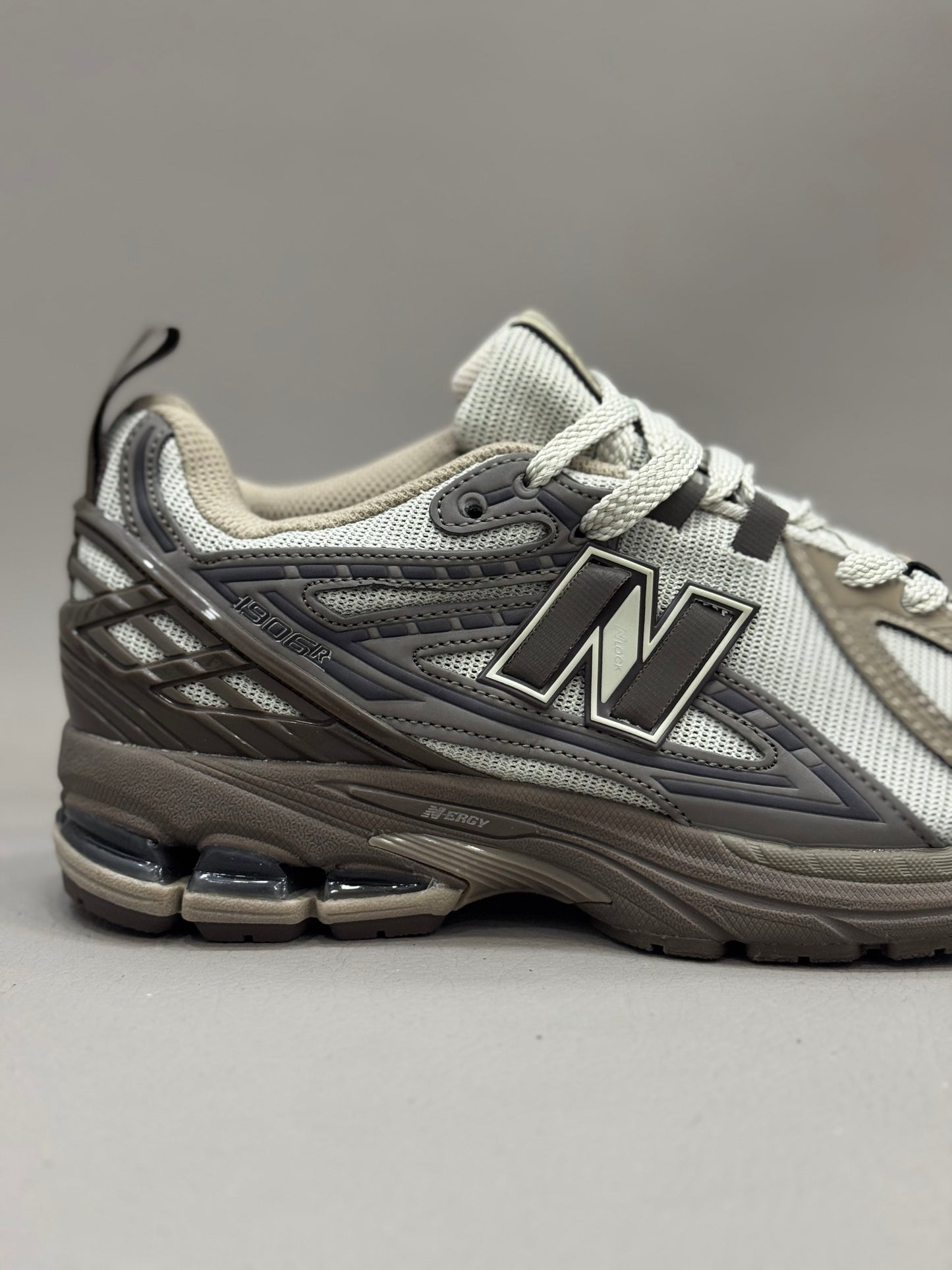 New Balance 1906R