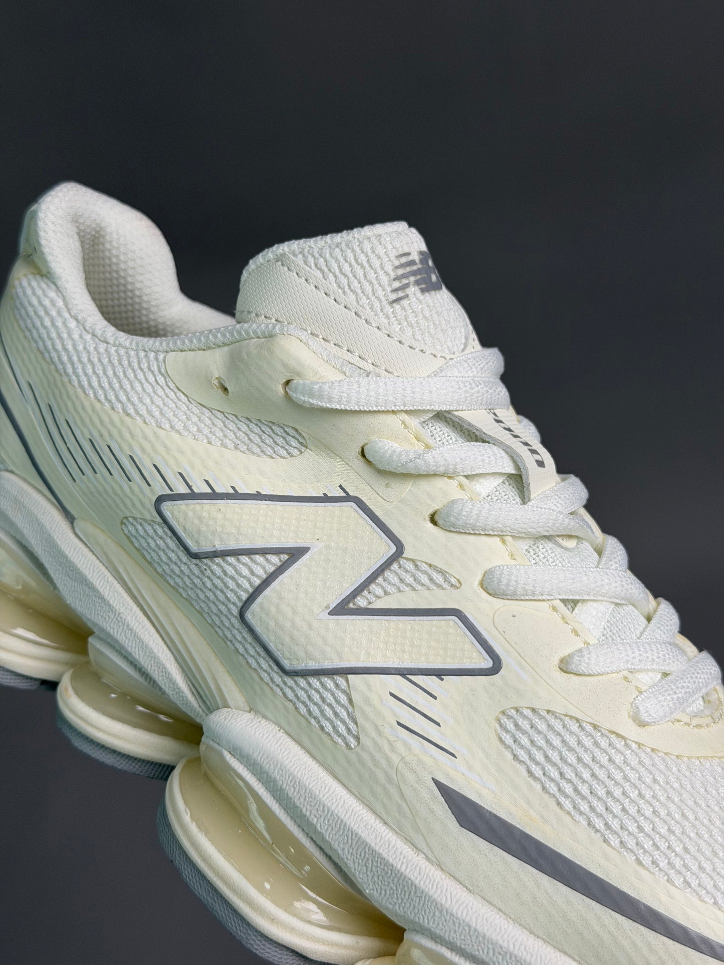 New Balance 2000