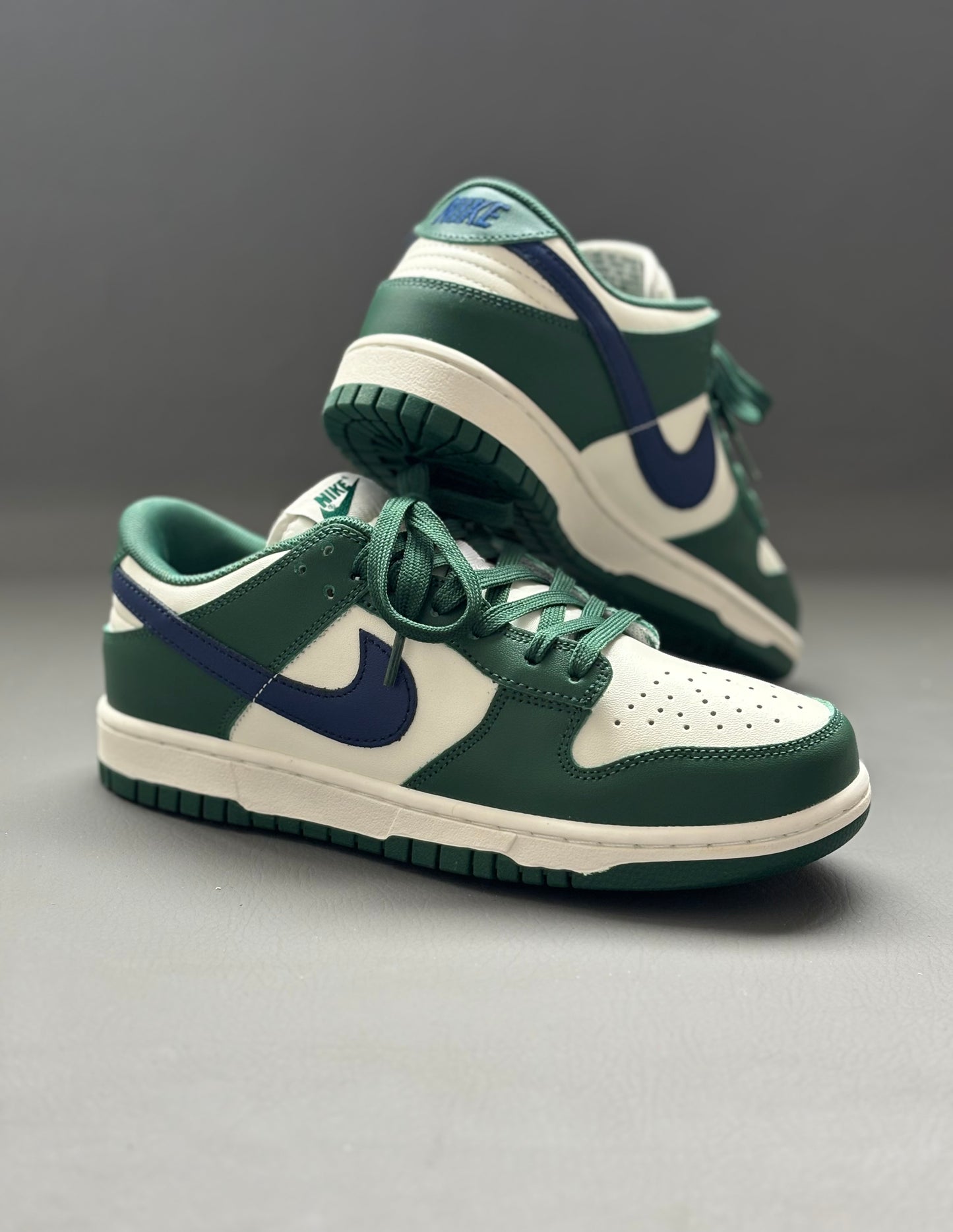 Nike Dunk Low Retro
Gorge Green Midnight Navy