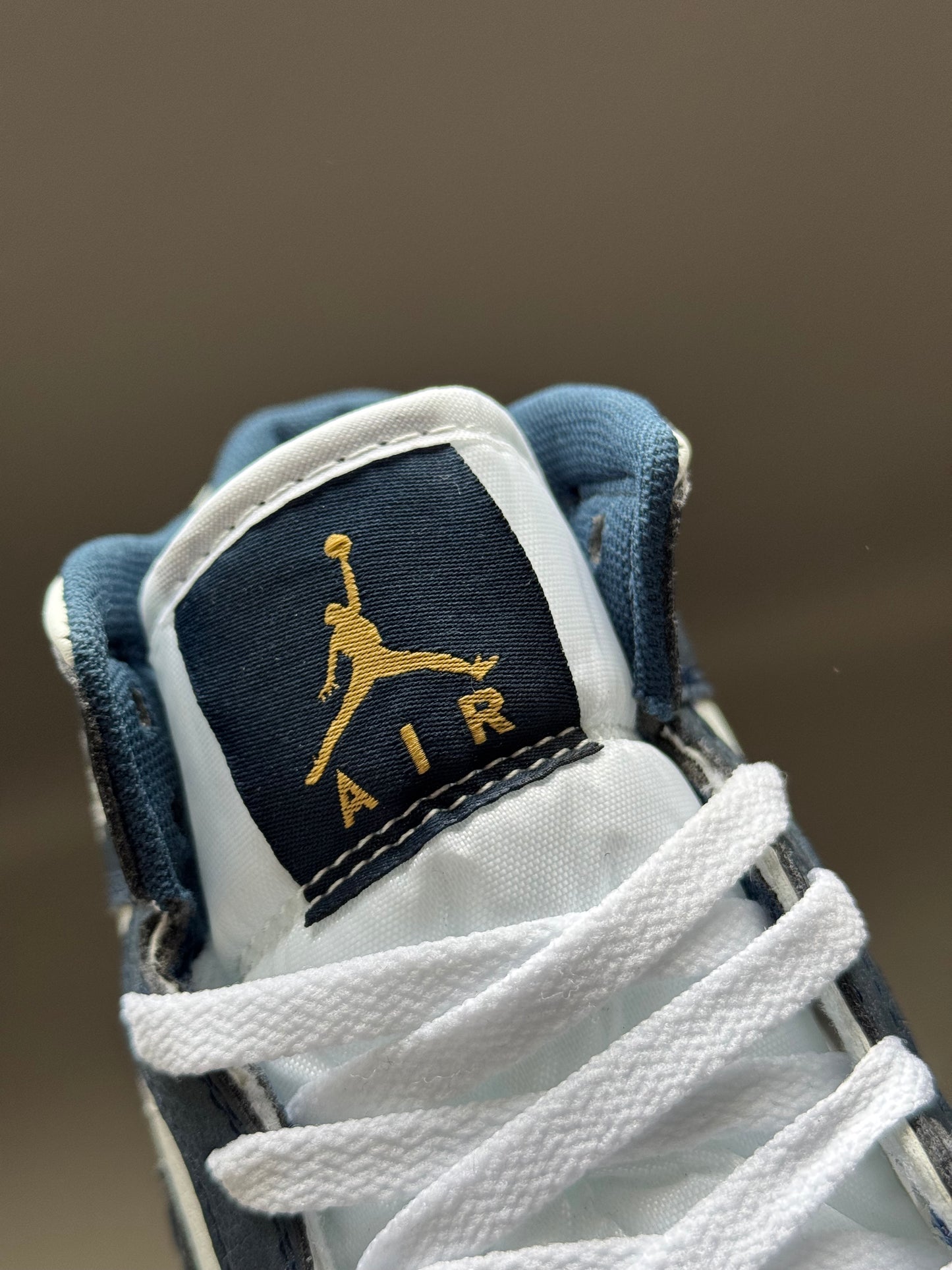 Air Jordan 1 Mid