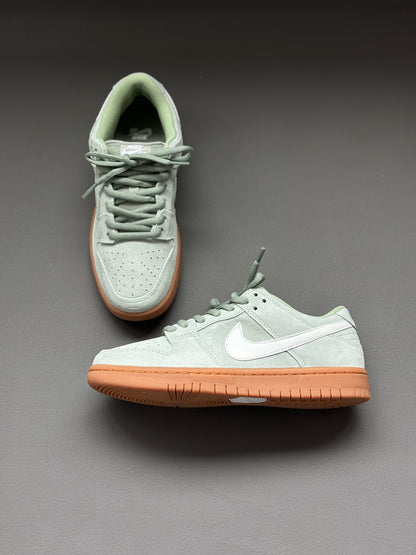 Nike SB Dunk Low
Island Green Gum