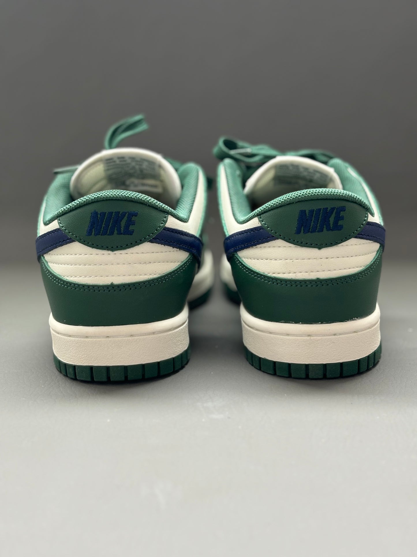 Nike Dunk Low Retro
Gorge Green Midnight Navy