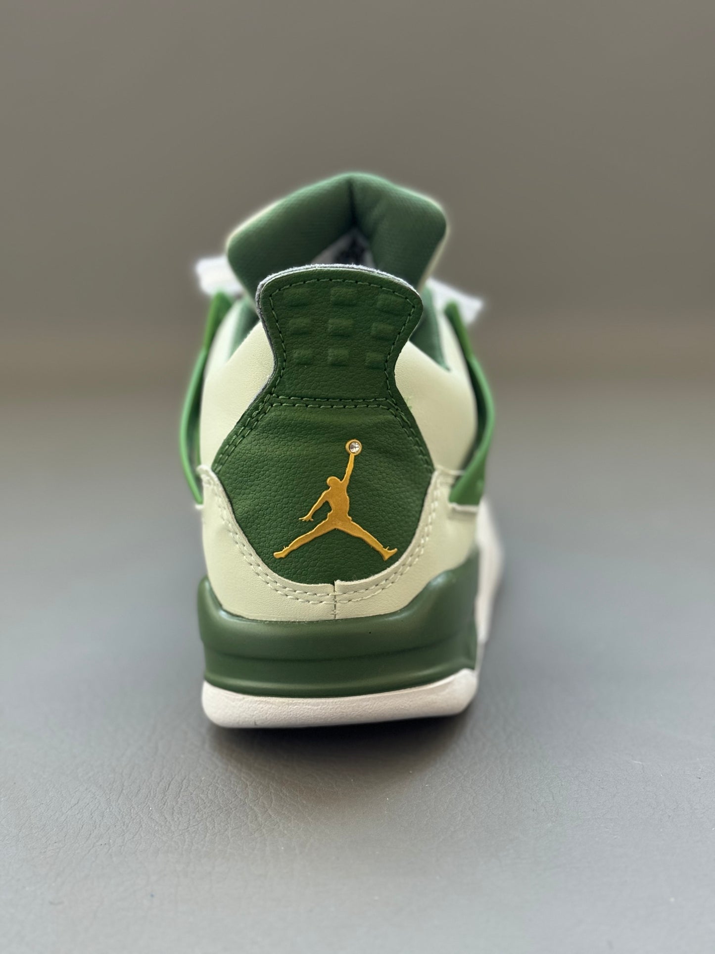 Air Jordan 4 First Class