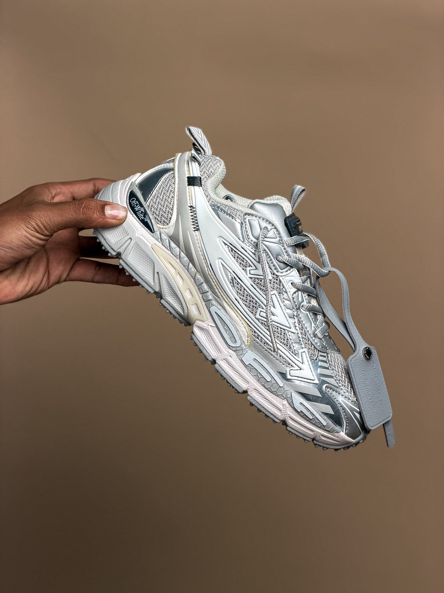 OFF WHITE Be Right
